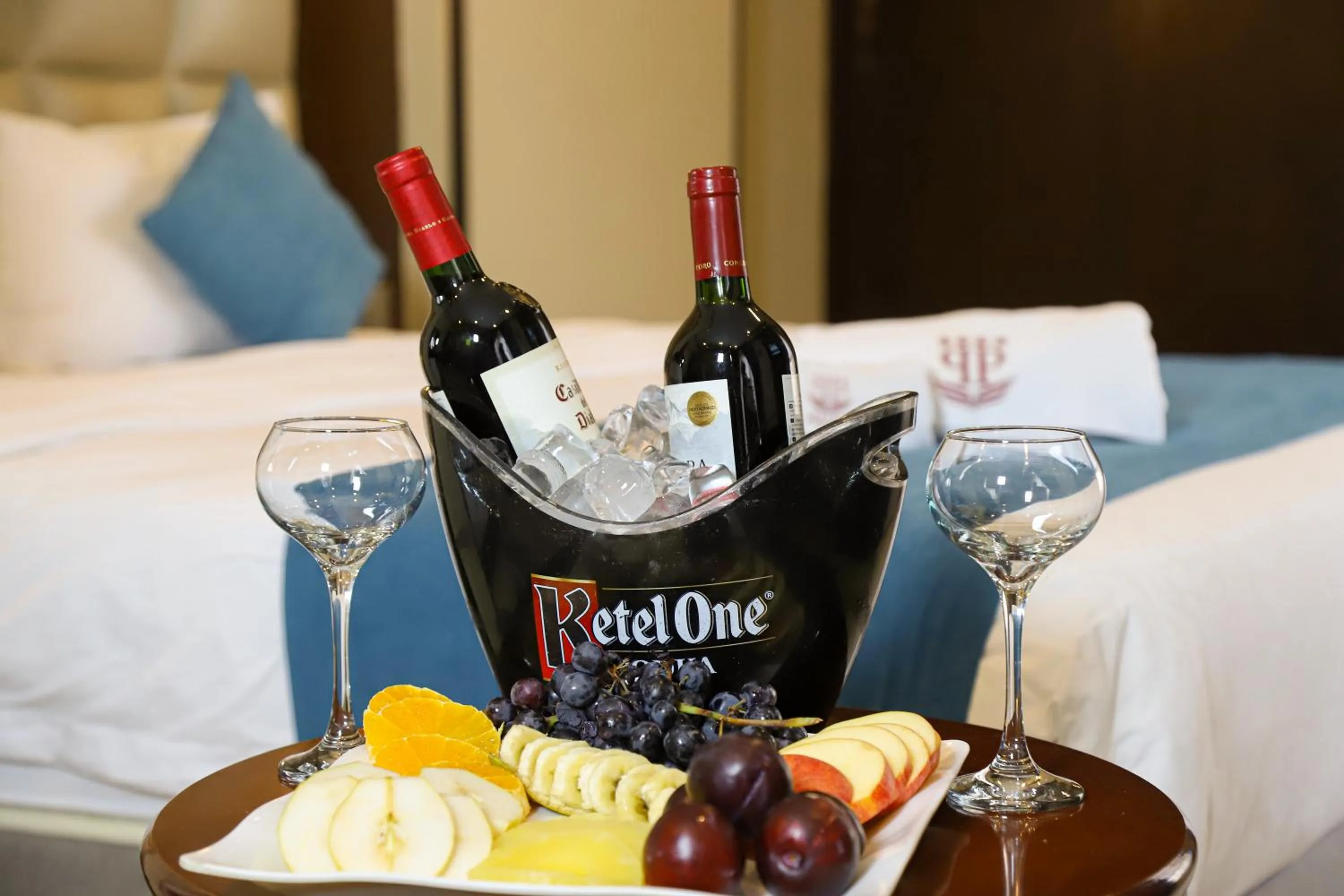 Bed in Paris Plaza Hotel