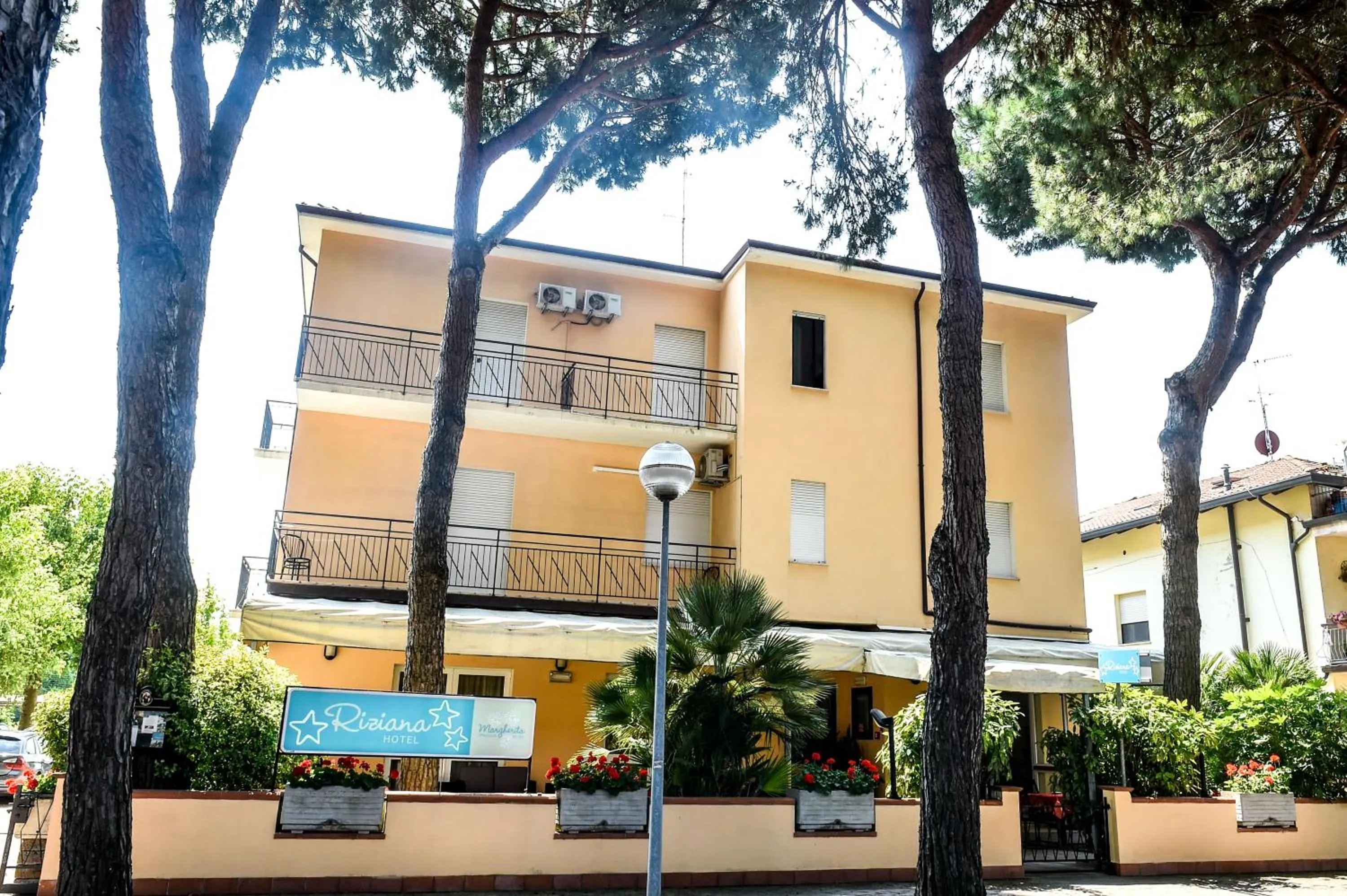 Property building in Hotel Riziana