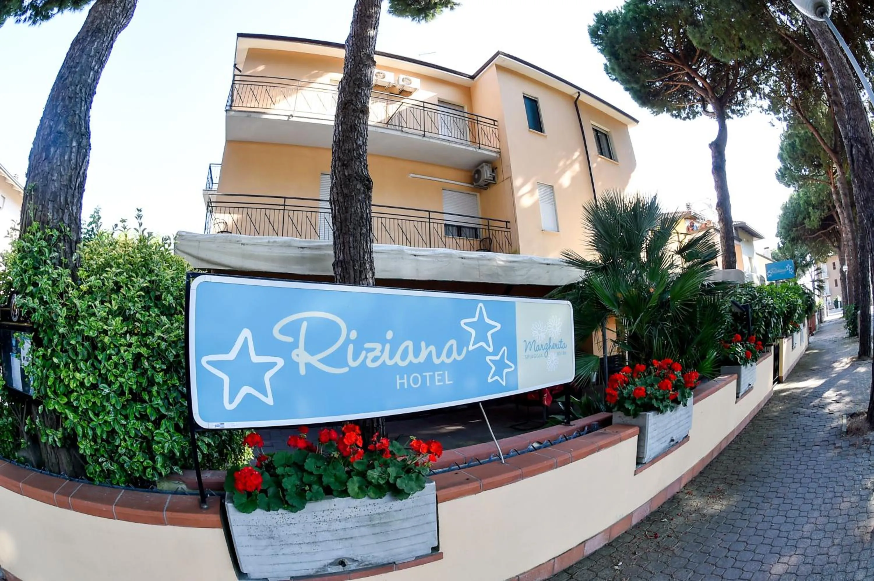 Property building in Hotel Riziana