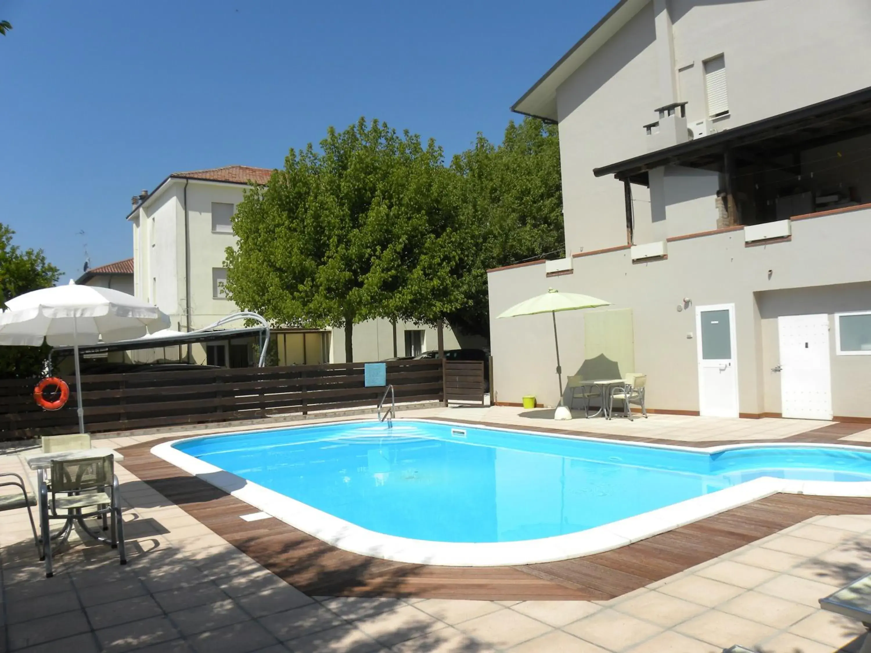 Swimming Pool in Hotel Riziana