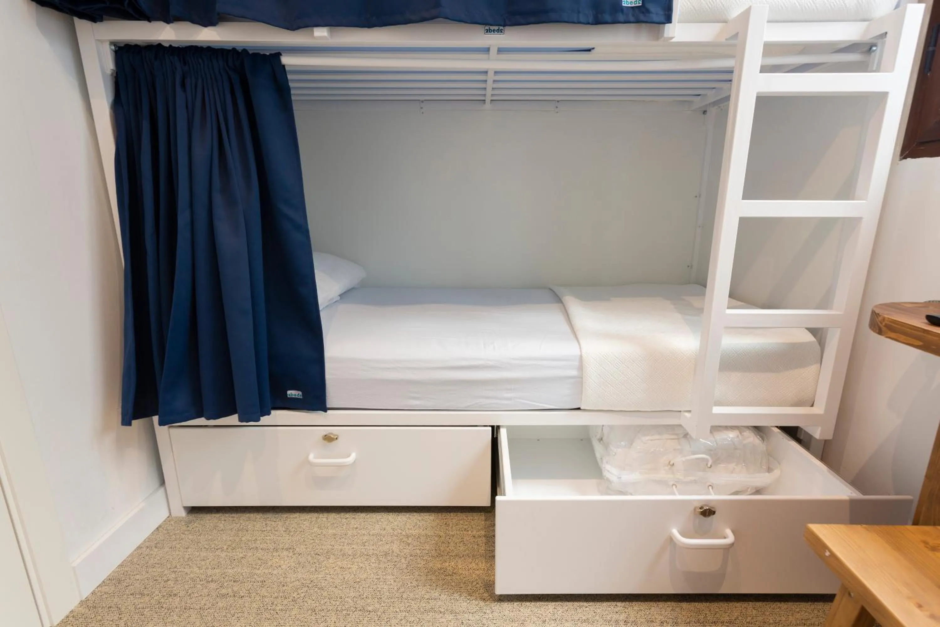 microwave, Bed in Malaga Stop Hostel AB