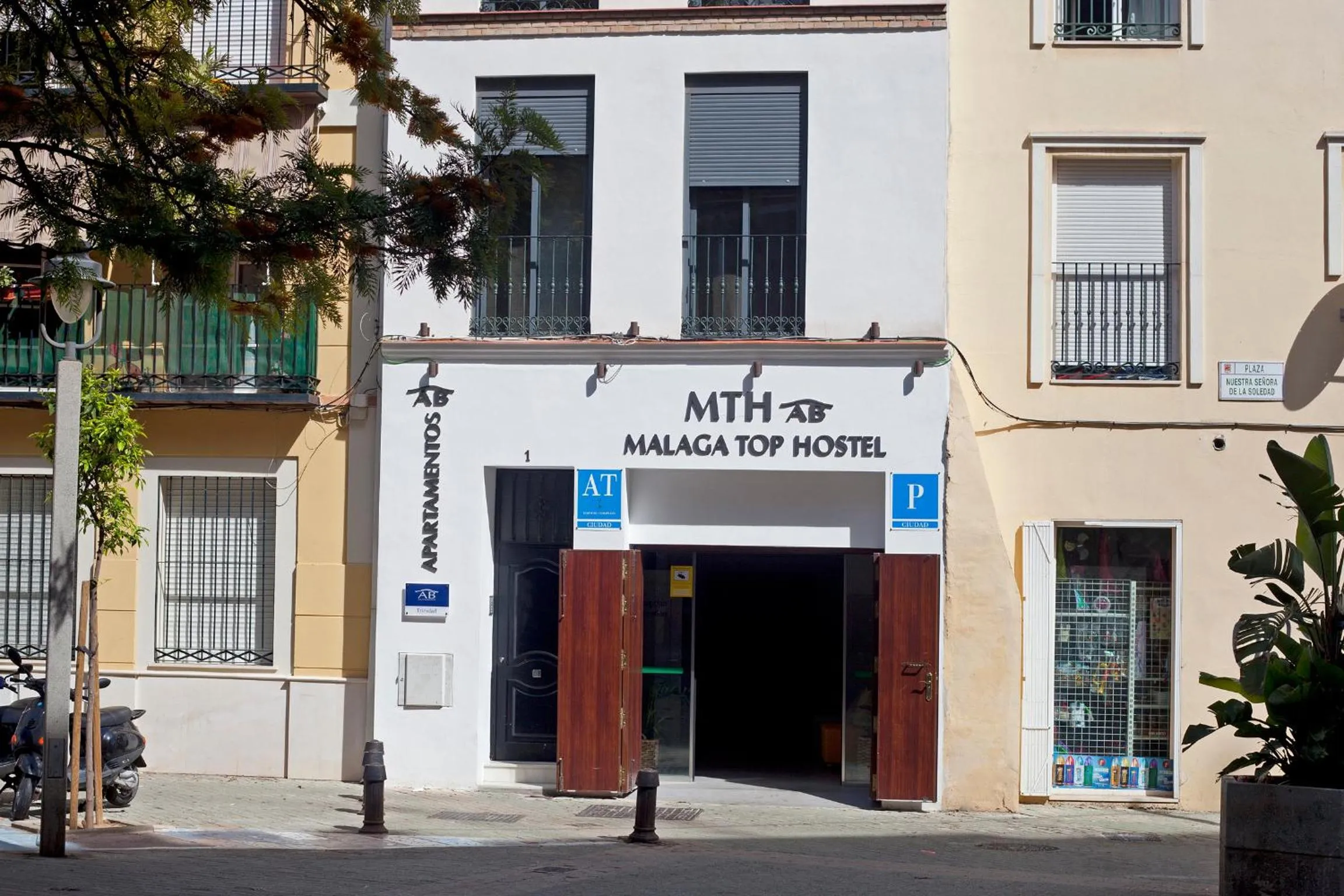Facade/entrance in Malaga Stop Hostel AB