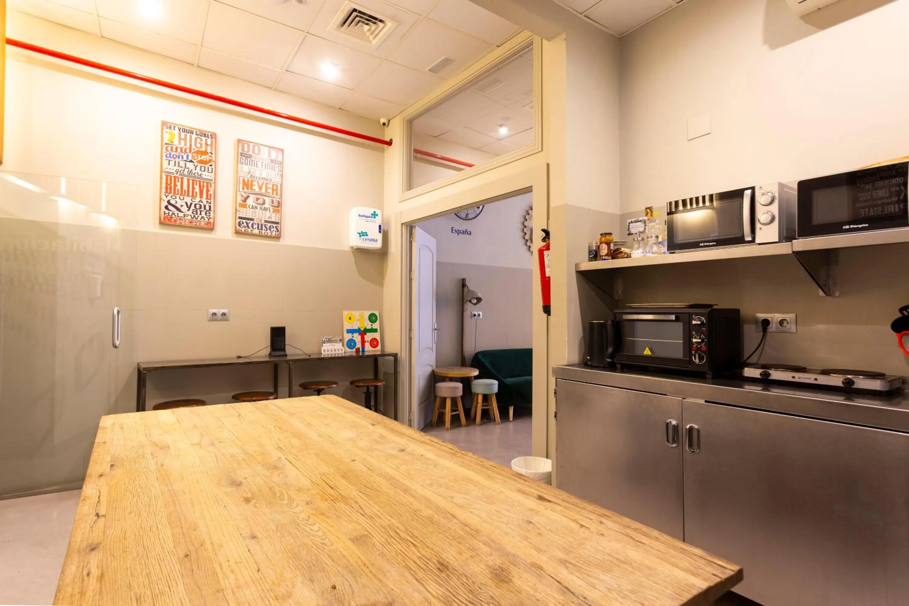 Communal kitchen in Malaga Stop Hostel AB