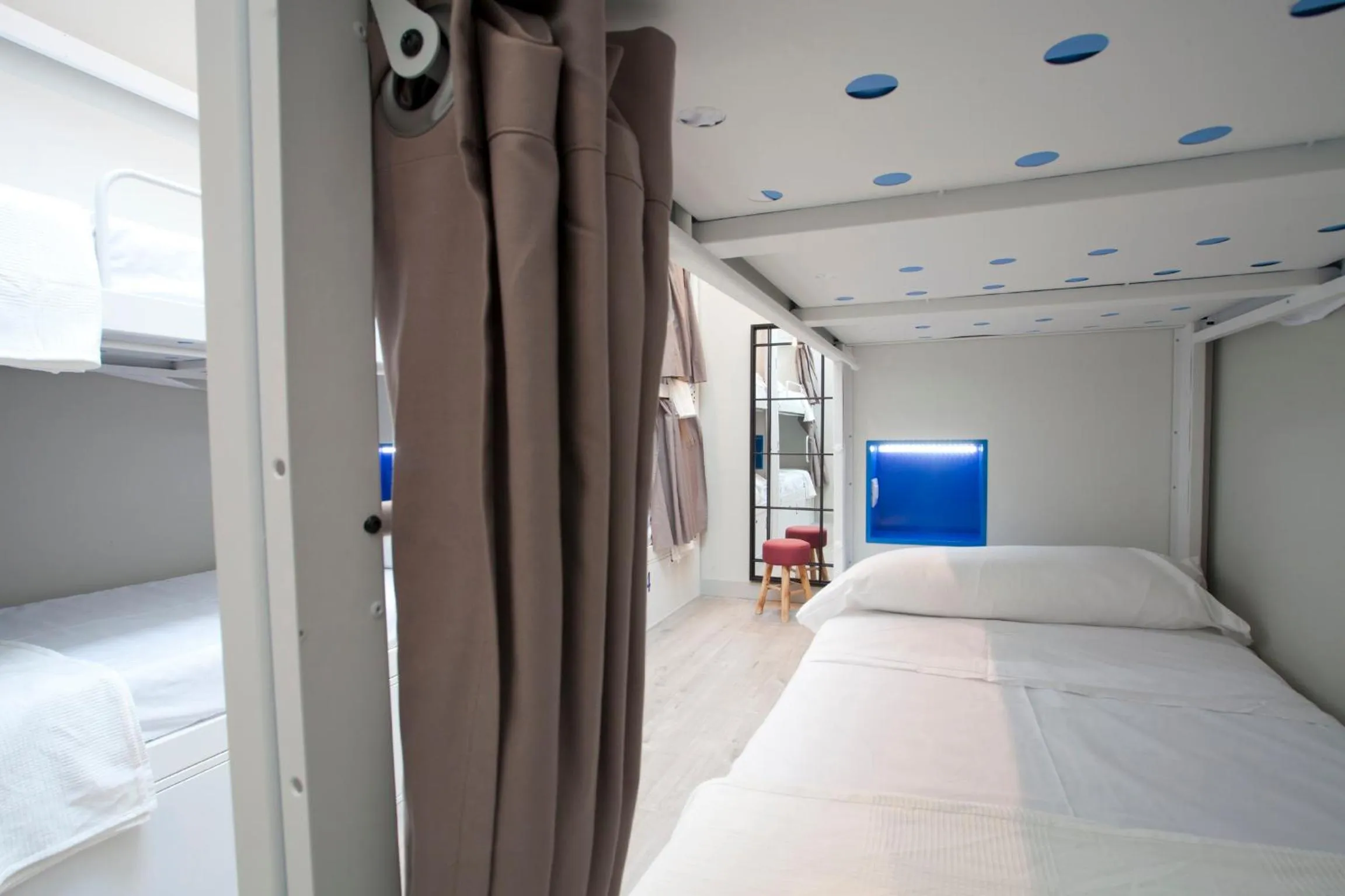 Photo of the whole room, Bed in Malaga Stop Hostel AB