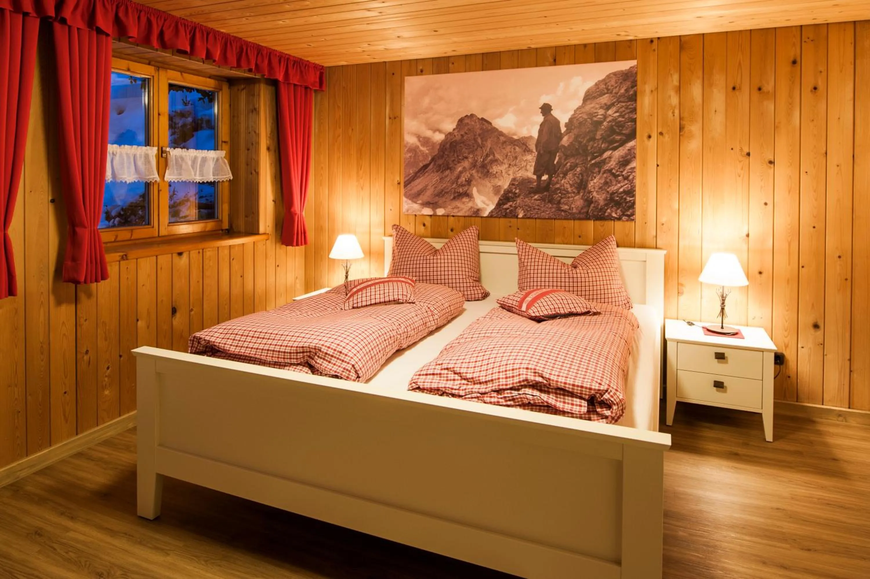 Bedroom, Bed in Ferienwohnungen Alpentraum - Landhaus am Bächle