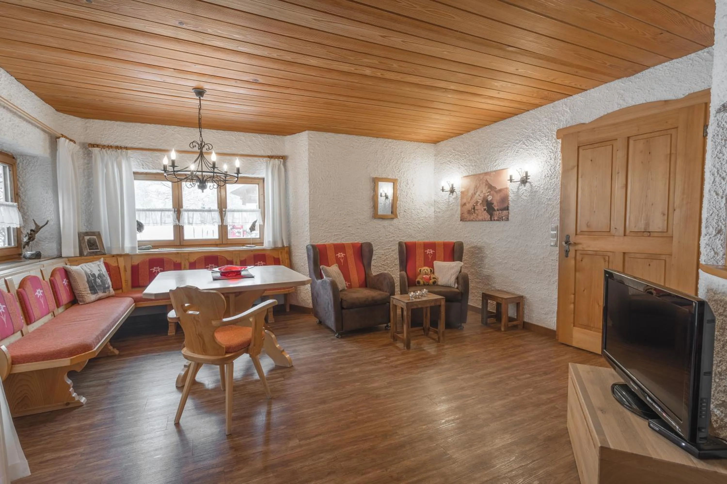 Living room in Ferienwohnungen Alpentraum - Landhaus am Bächle