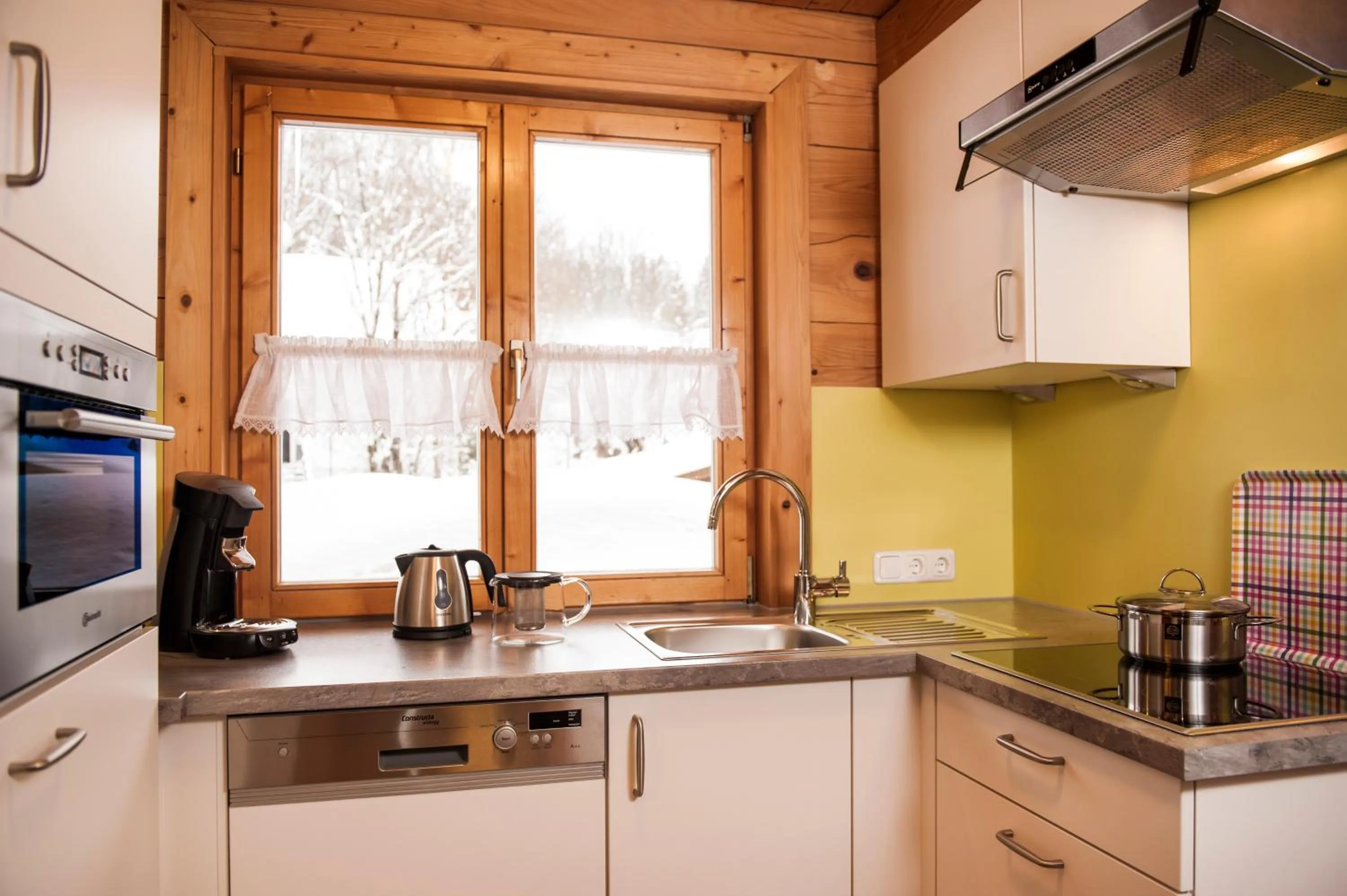 Kitchen or kitchenette in Ferienwohnungen Alpentraum - Landhaus am Bächle