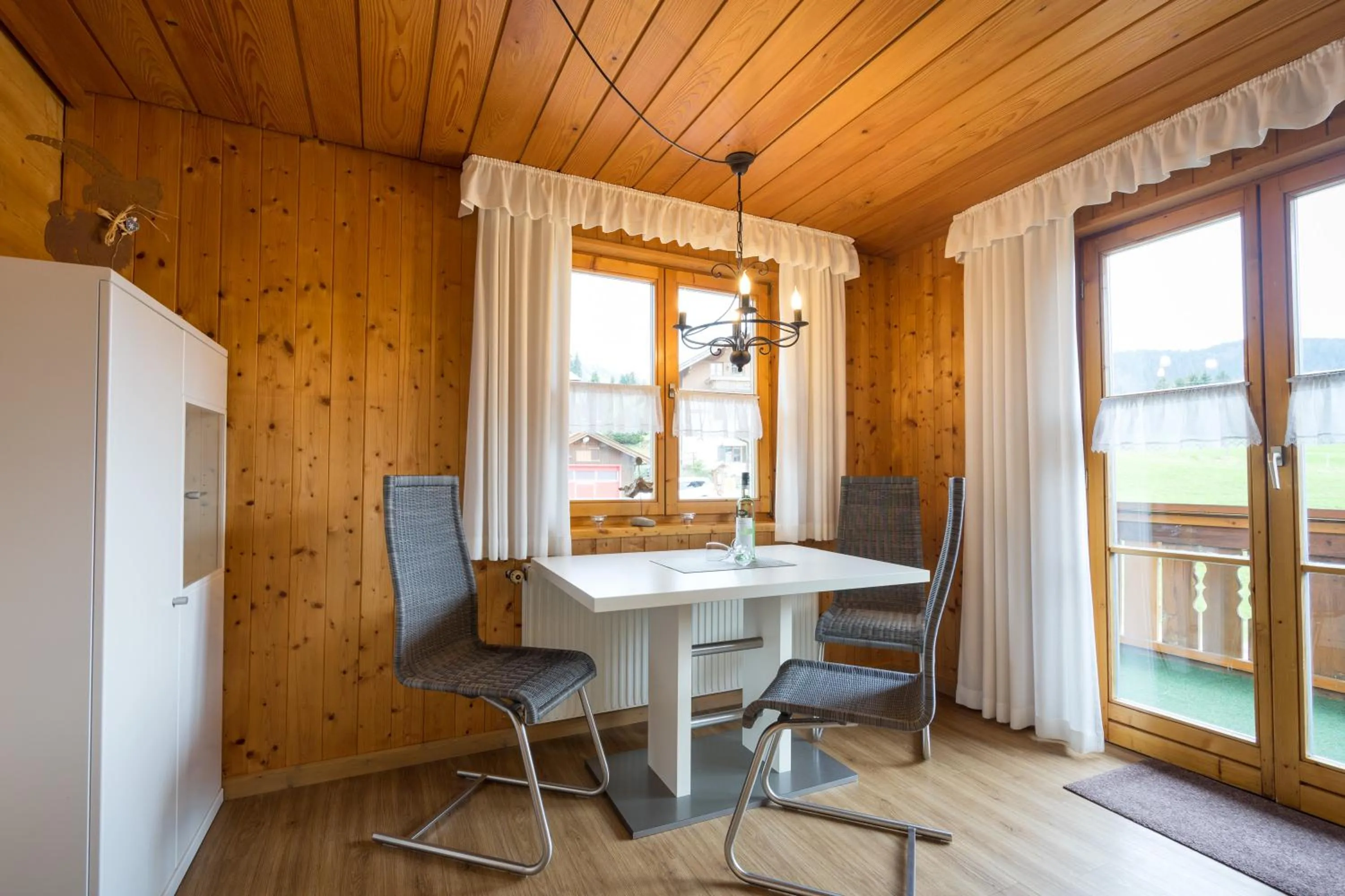 Dining area in Ferienwohnungen Alpentraum - Landhaus am Bächle