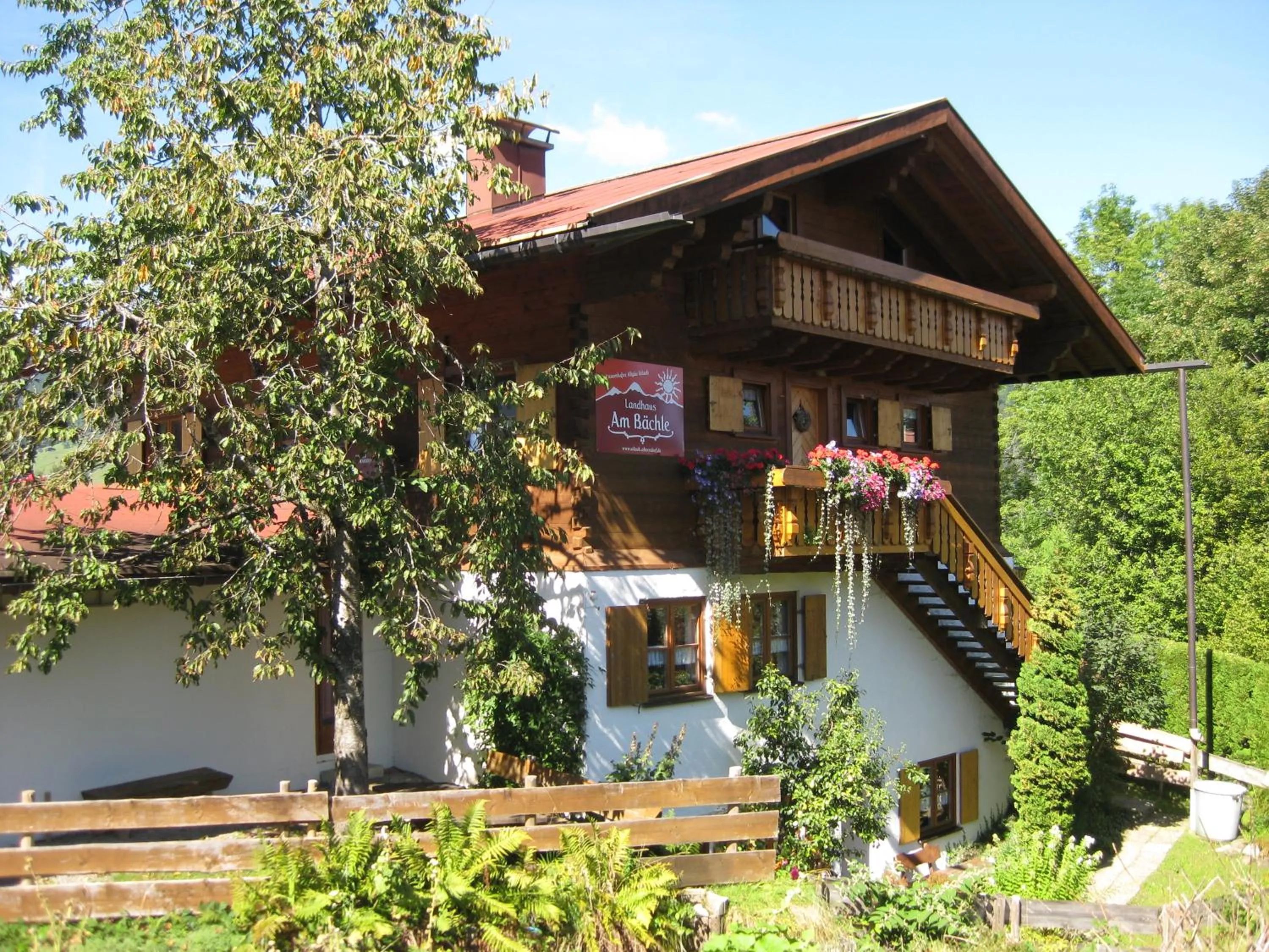 Property building in Ferienwohnungen Alpentraum - Landhaus am Bächle