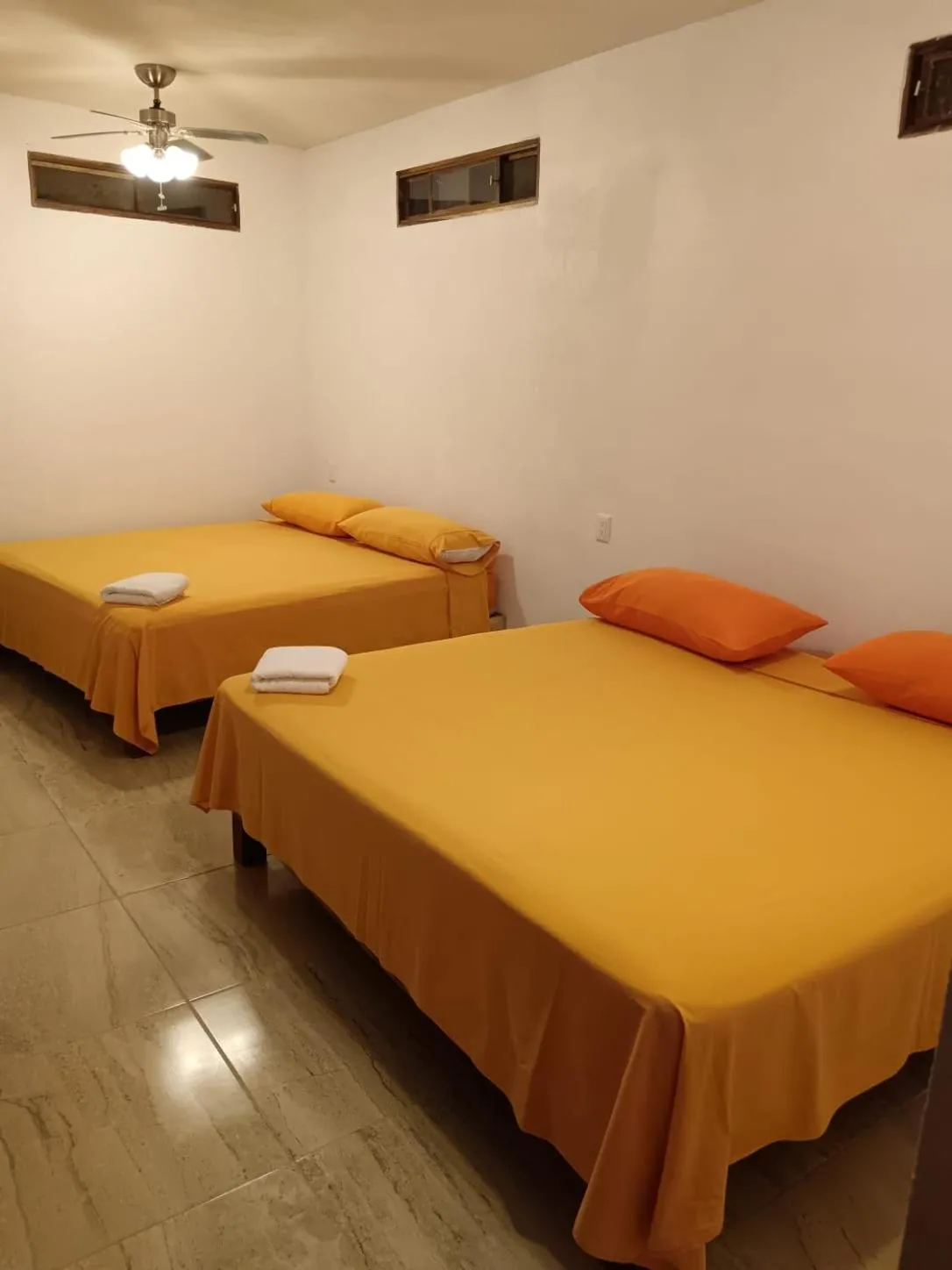 Deluxe Double Room with Two Double Beds in BM Zihua Casa de Huéspedes