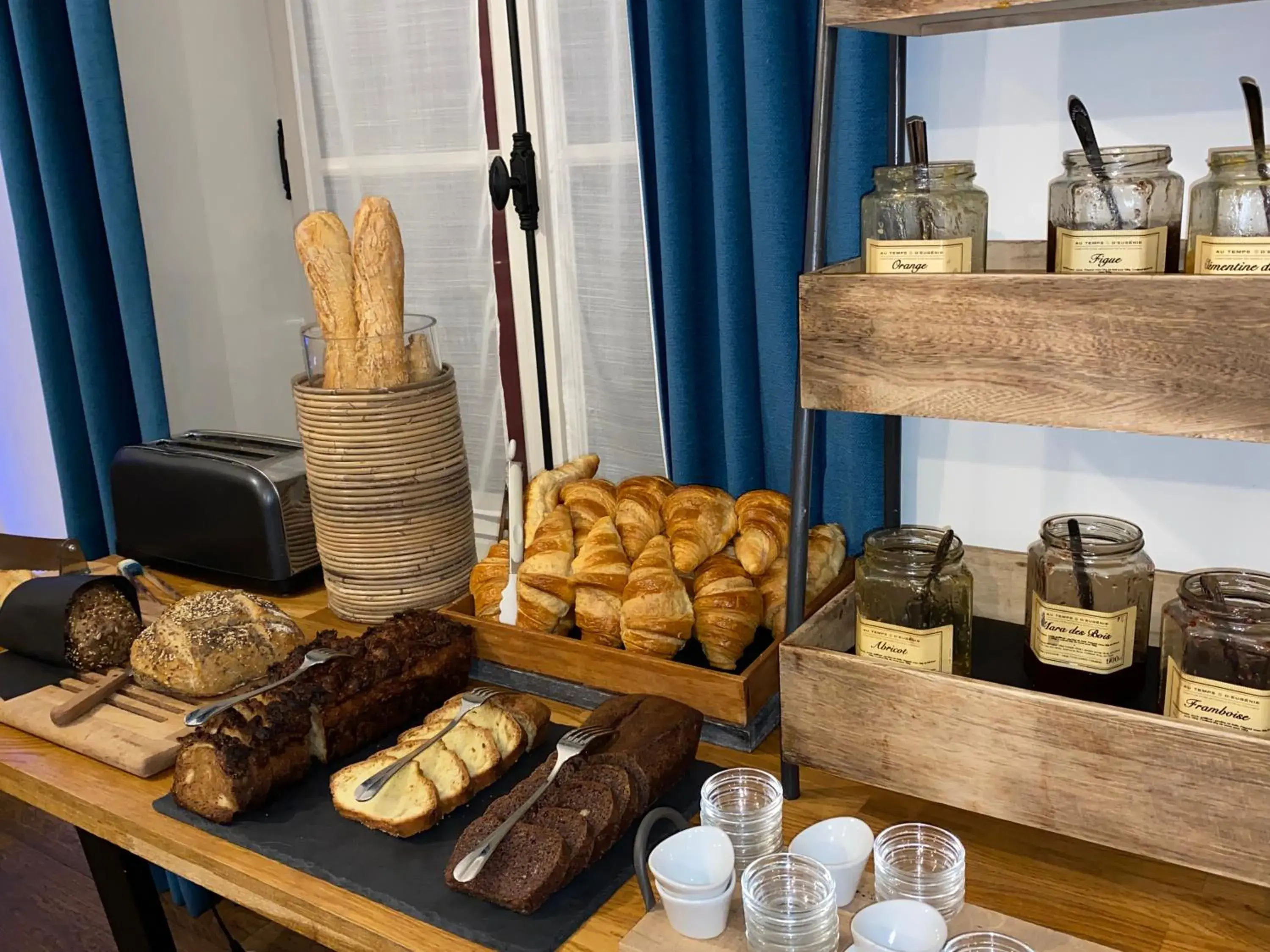 Breakfast in Hôtel Le Chantilly Breakfast in Hôtel Le Chantilly