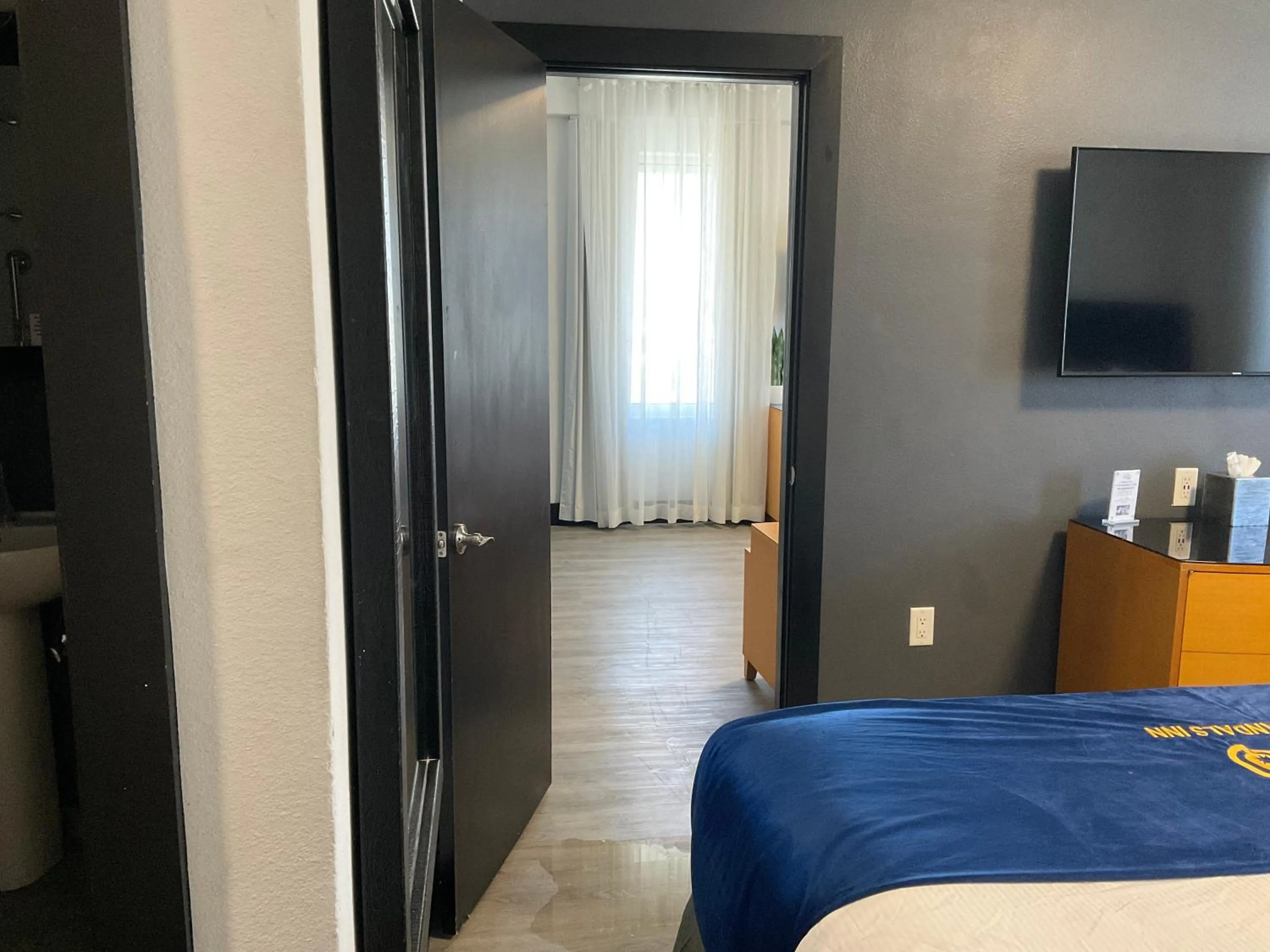 Bed in The Streamline Hotel - Daytona Beach