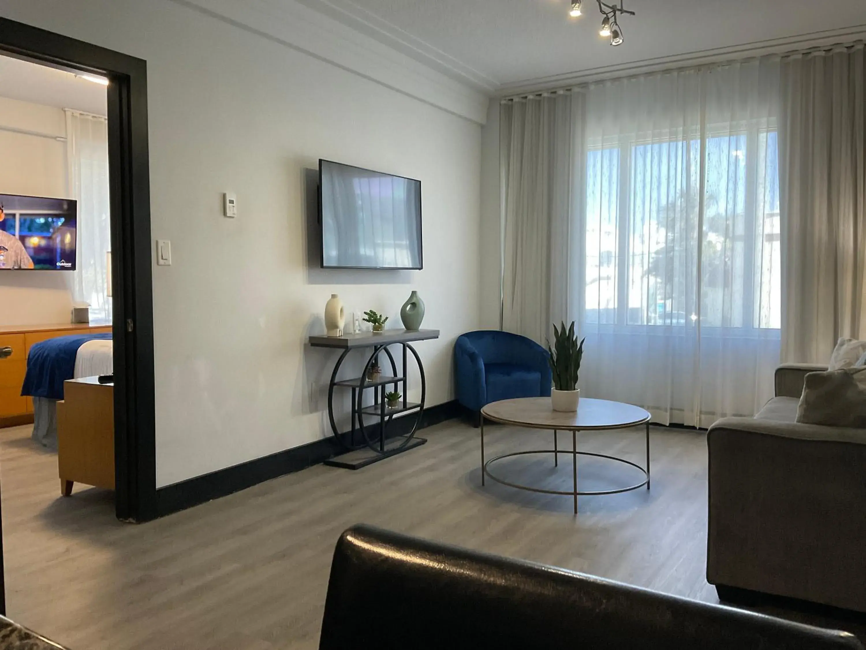 Living room in The Streamline Hotel - Daytona Beach Living room in The Streamline Hotel - Daytona Beach