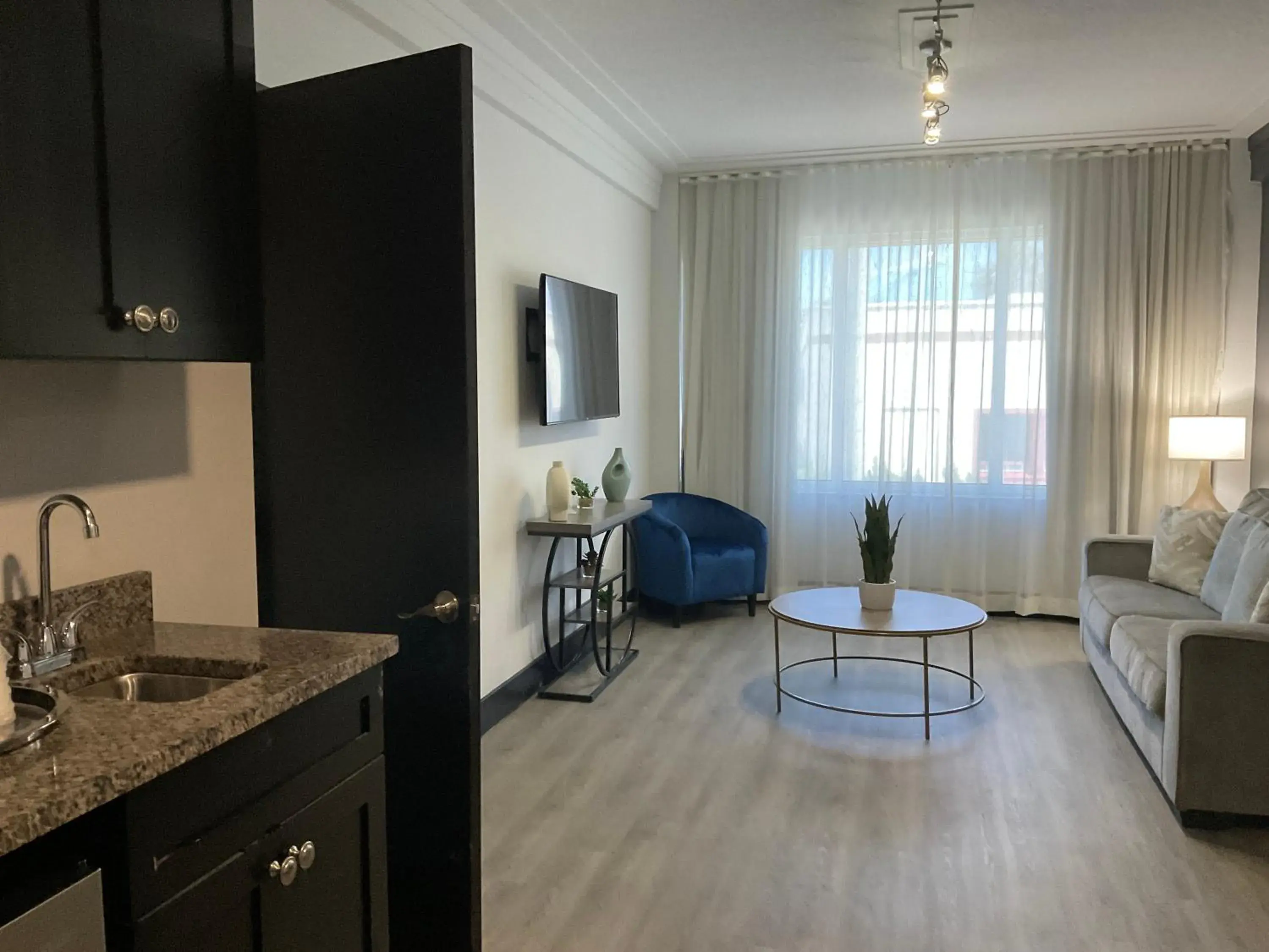 Living room in The Streamline Hotel - Daytona Beach Living room in The Streamline Hotel - Daytona Beach