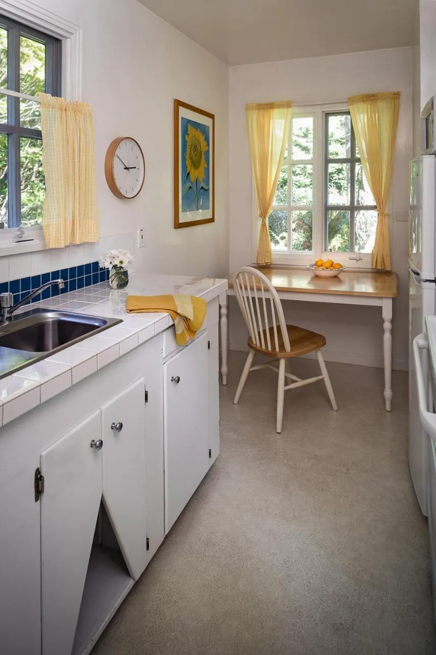 Deluxe Queen Suite in Trinidad Inn