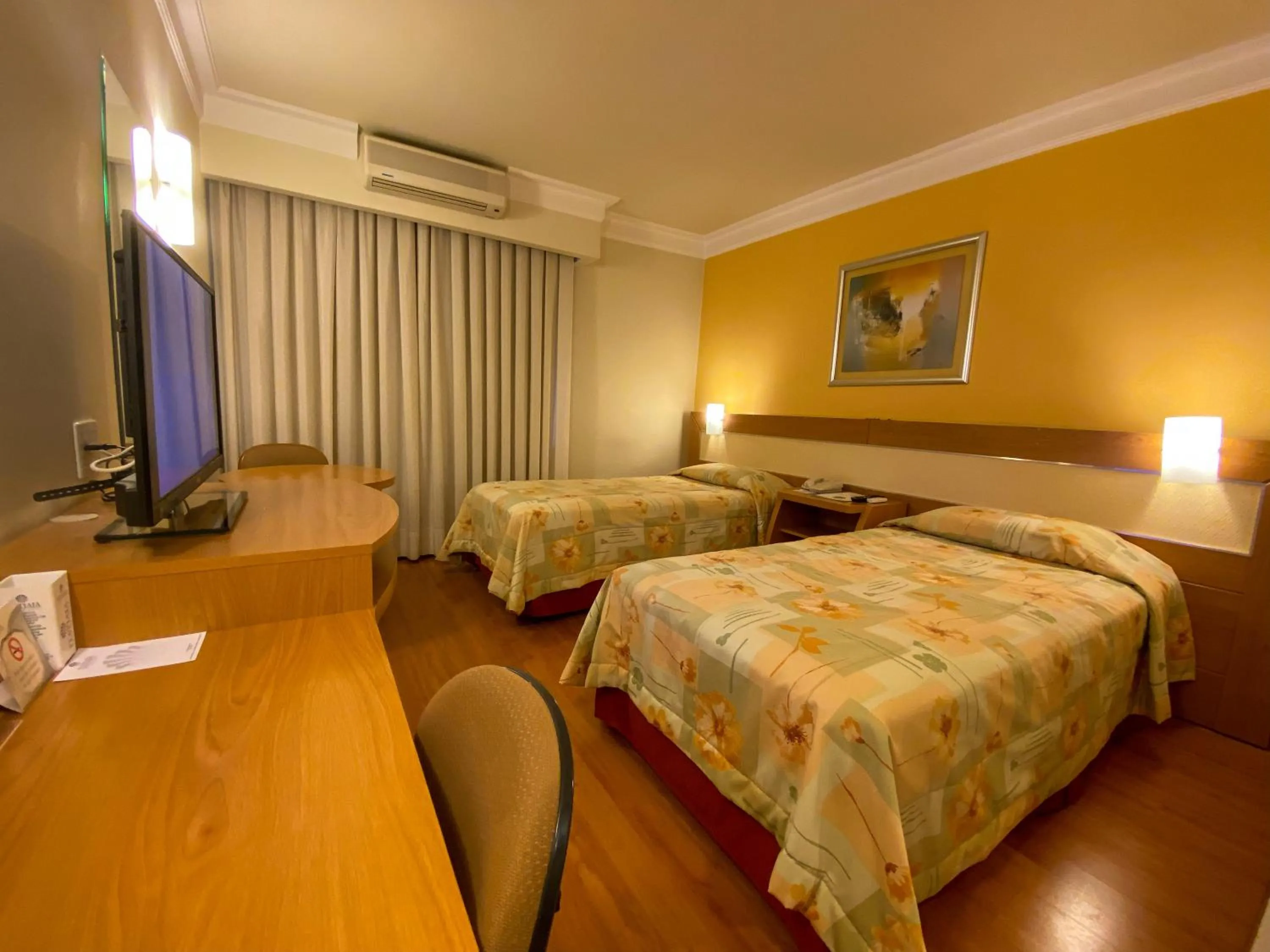 Property building, Bed in Itatiaia Hotel Passo Fundo