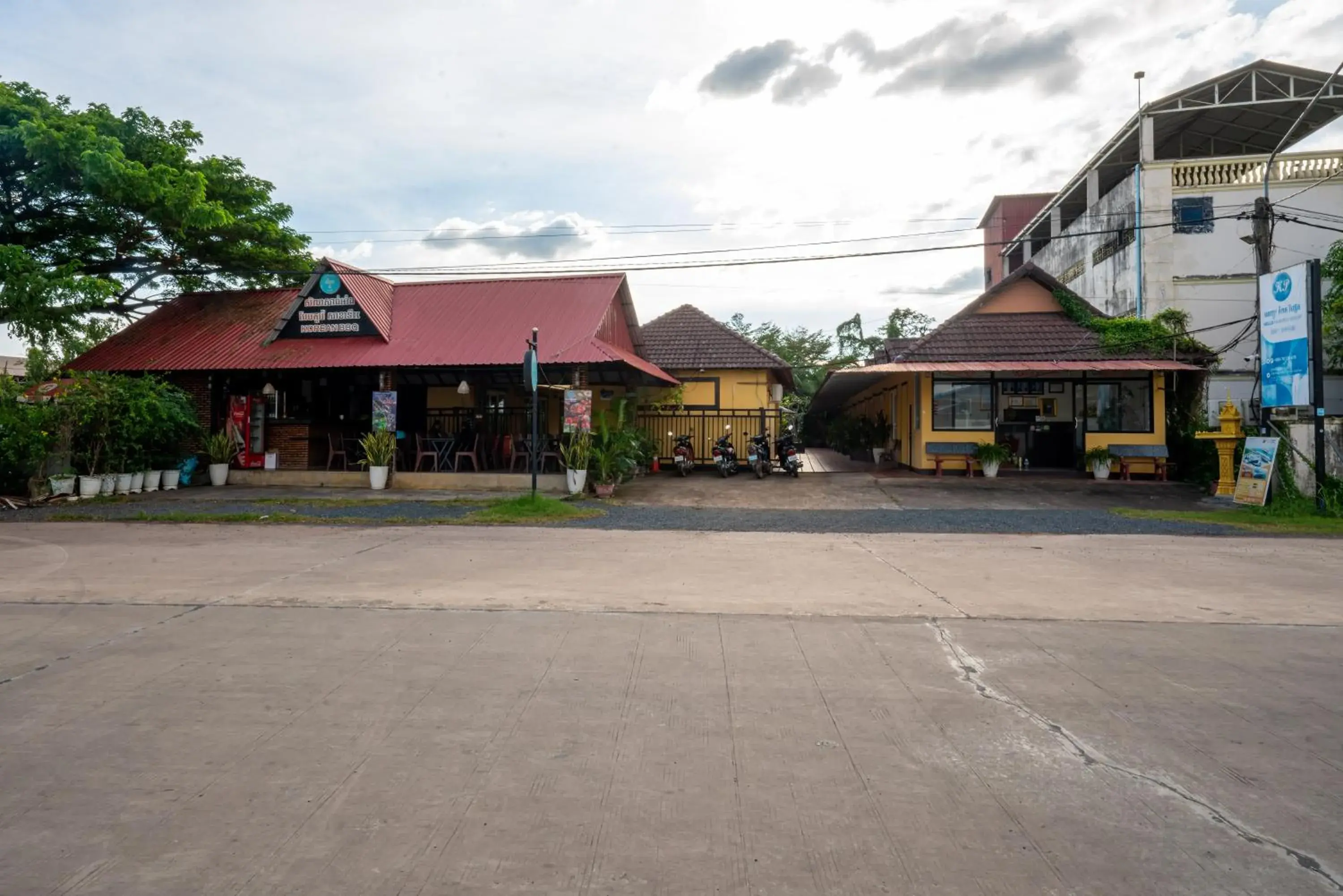 Property building in Hello Kampot Resort Property building in Hello Kampot Resort