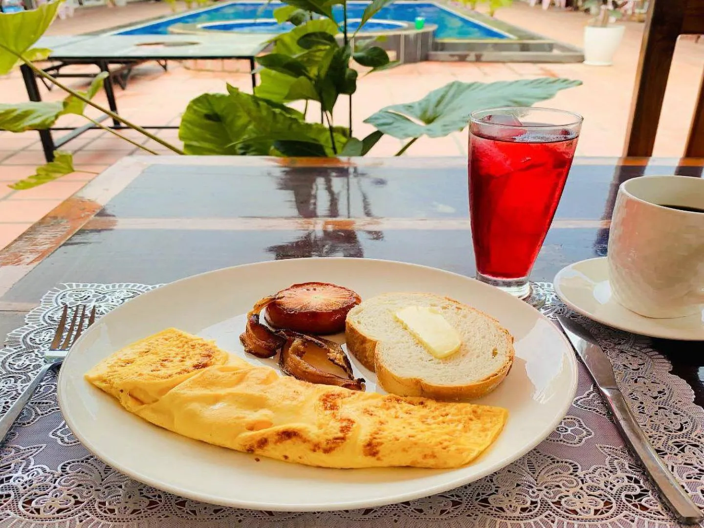 Food and drinks in Hello Kampot Resort