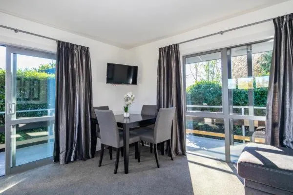 TV and multimedia in Black on Grey