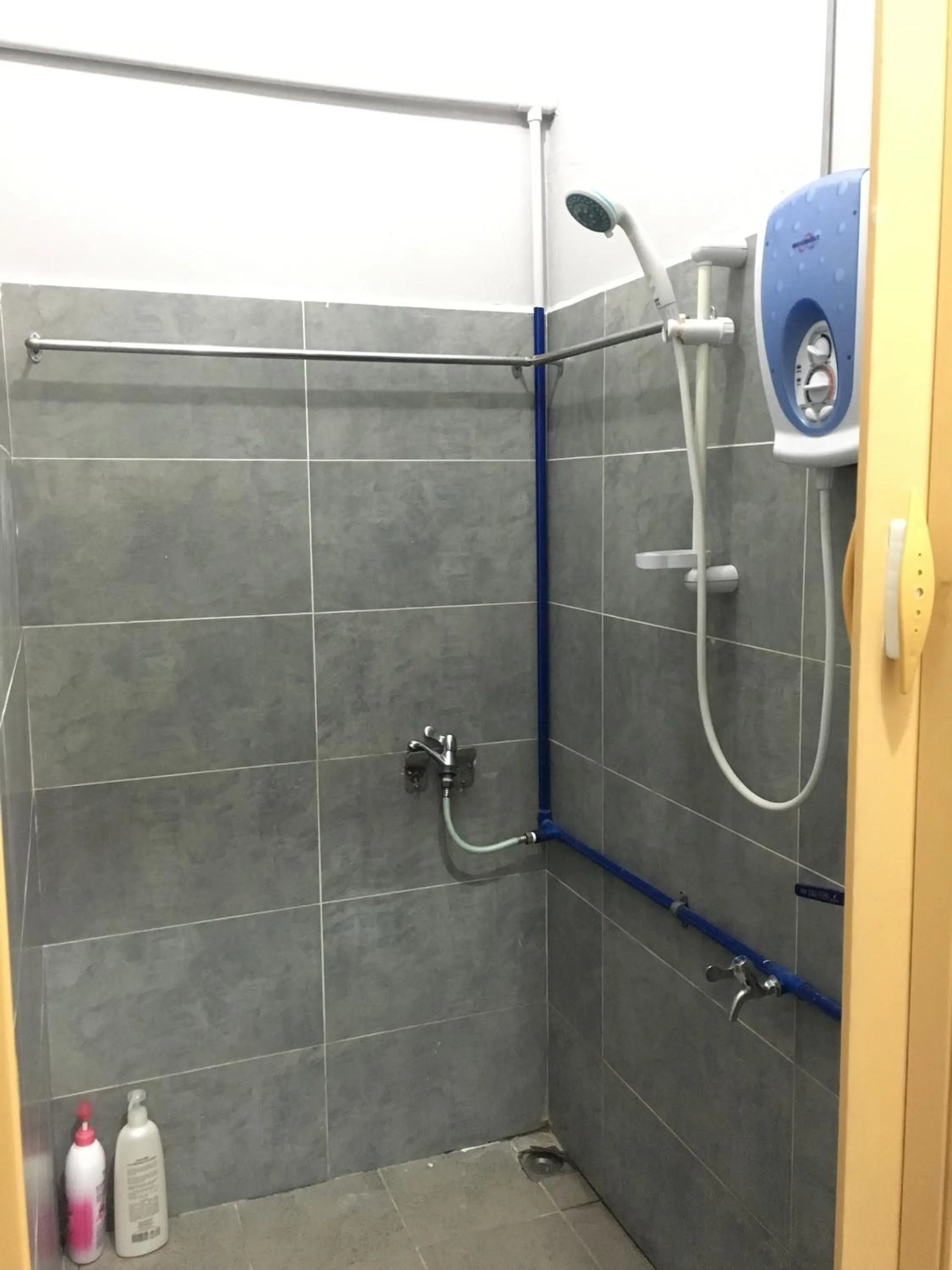 Shower in Ranau Backpackers Hostel