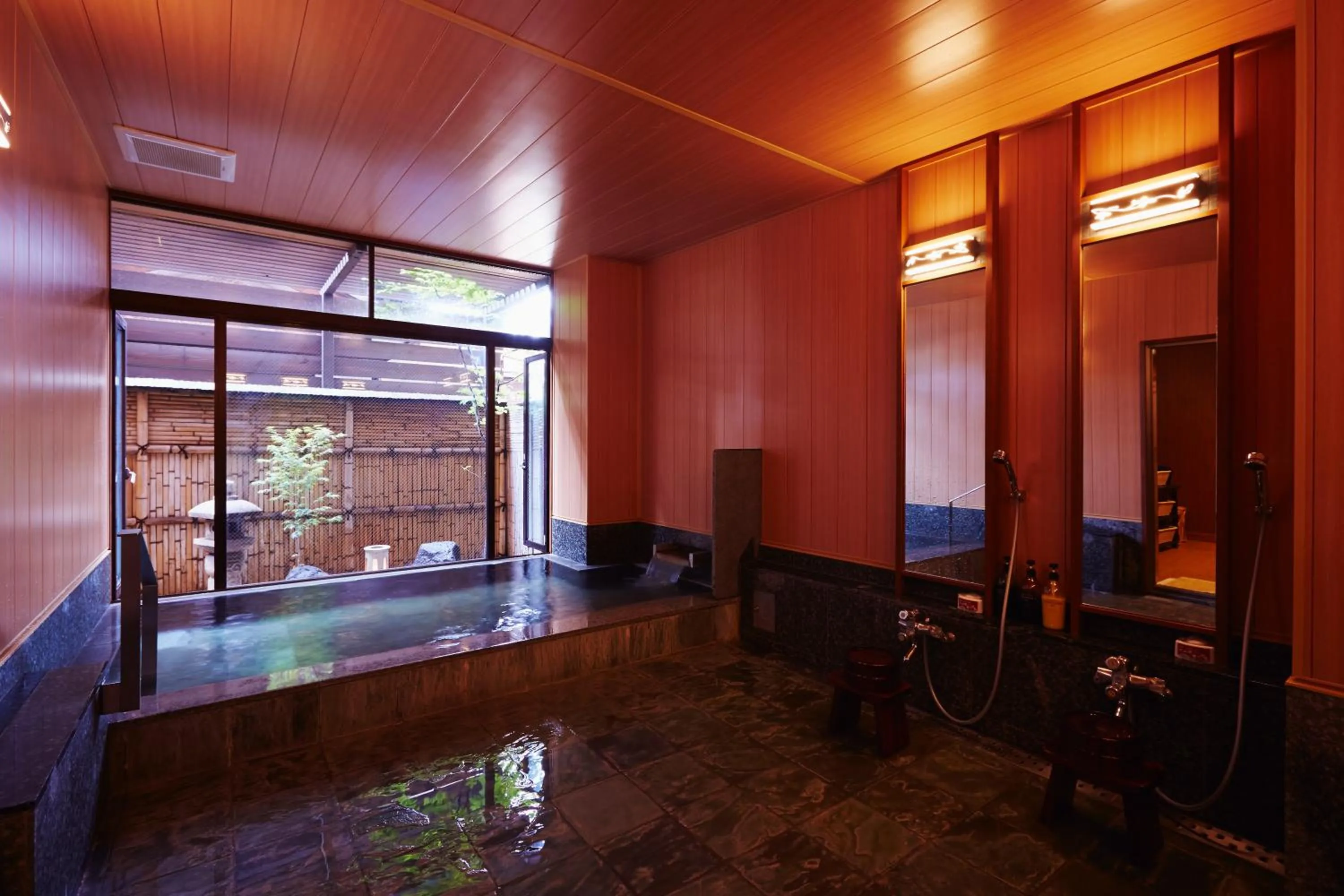 Public Bath in 旅館かわな -Ryokan Kawana-