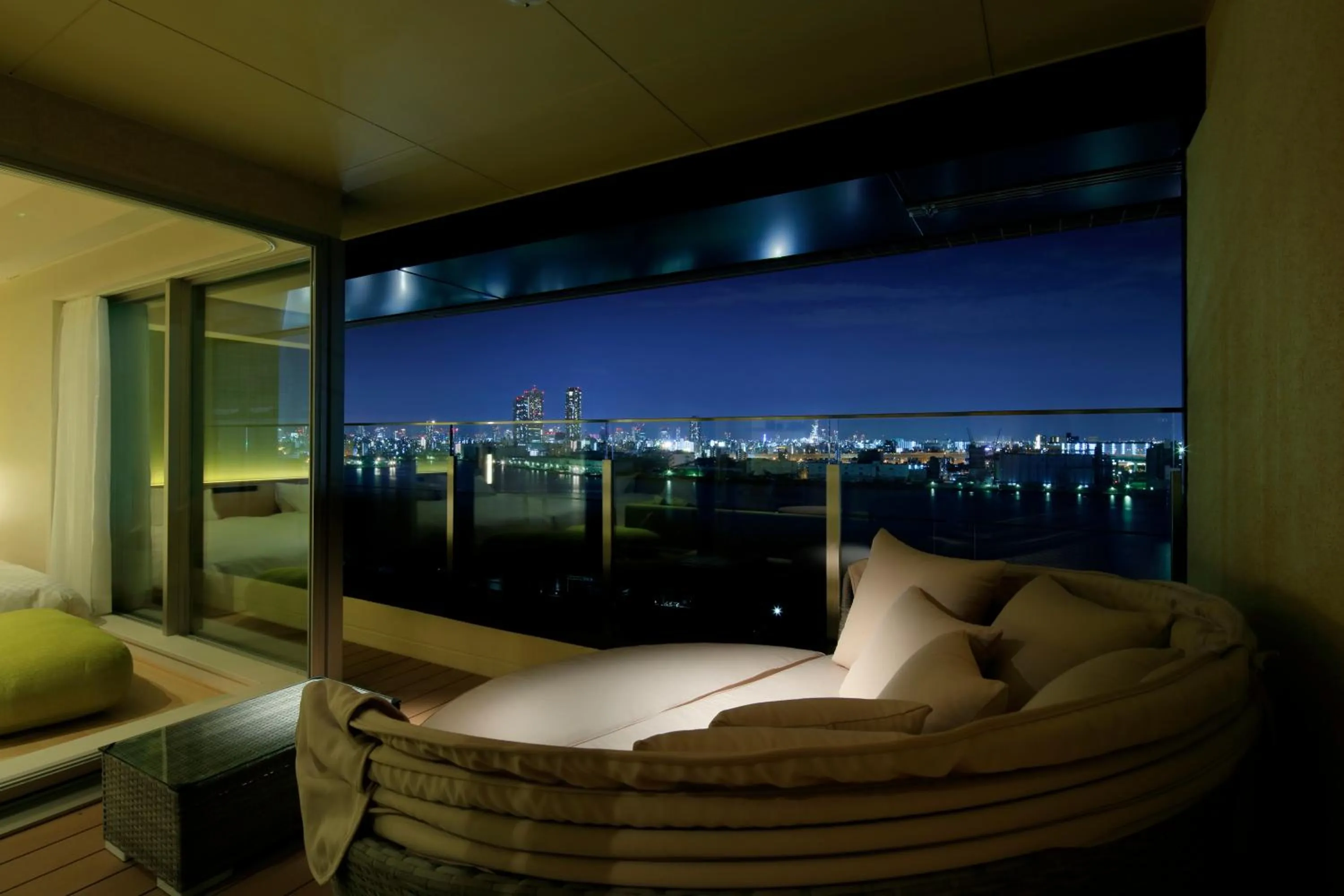 Balcony/Terrace in THE SINGULARI HOTEL & SKYSPA at UNIVERSAL STUDIOS JAPAN