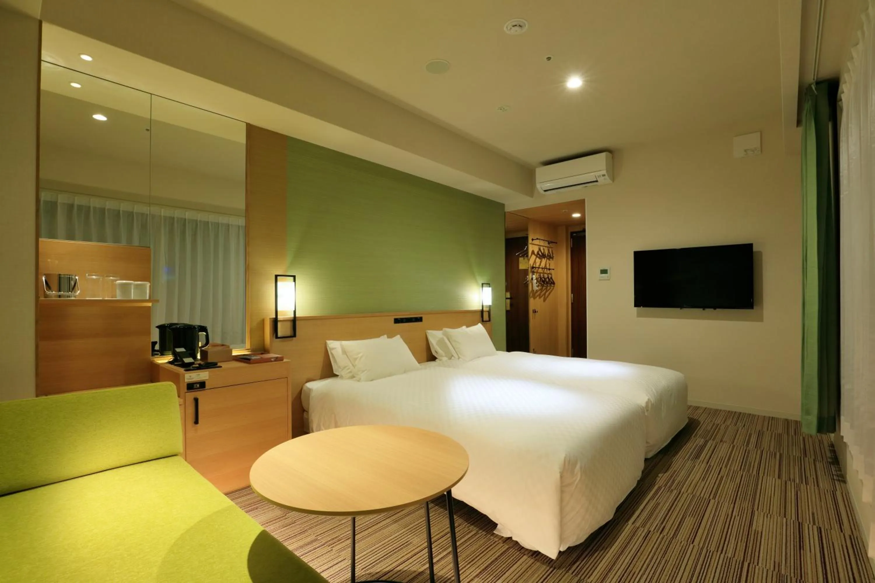 Bed in THE SINGULARI HOTEL & SKYSPA at UNIVERSAL STUDIOS JAPAN