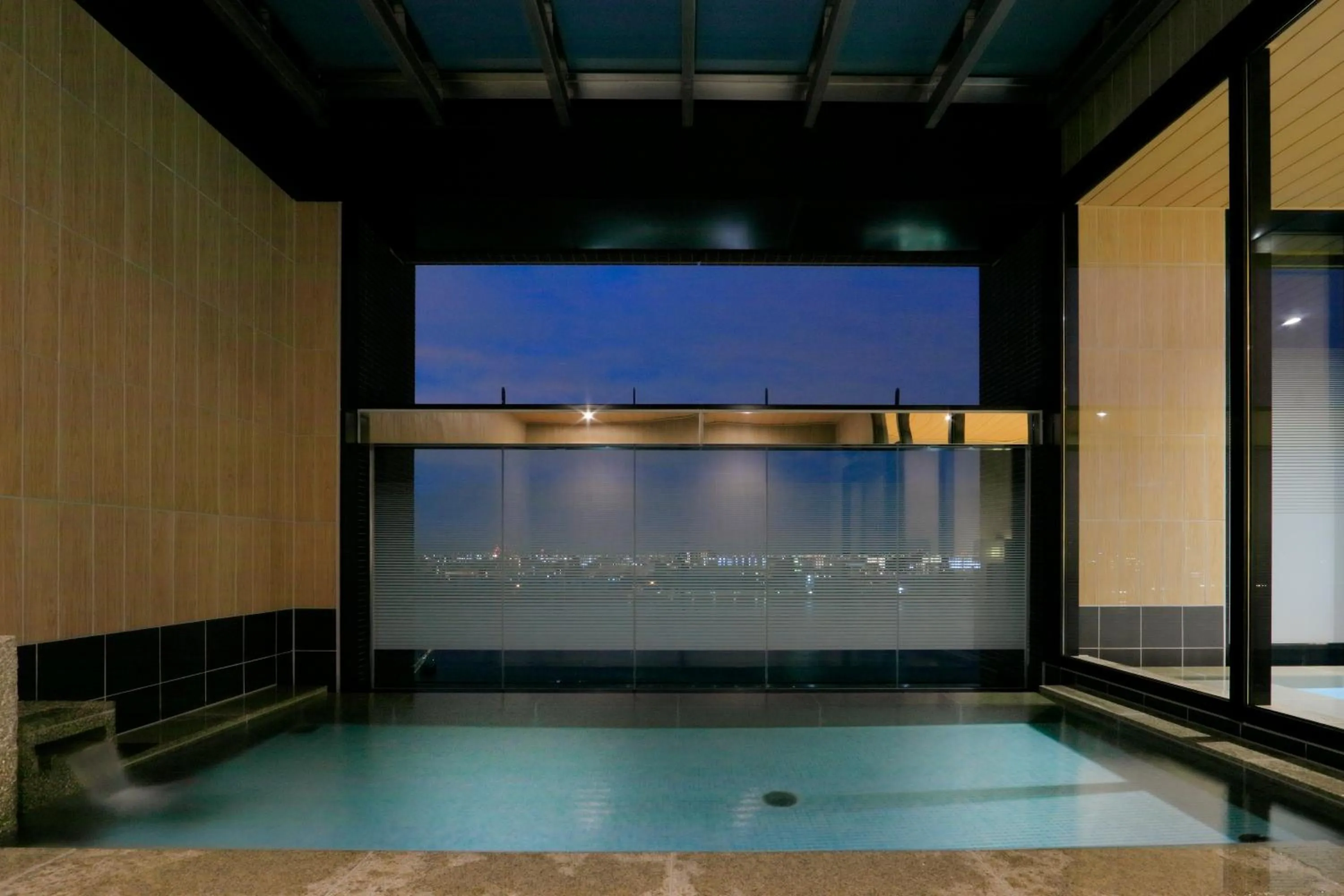 Open Air Bath in THE SINGULARI HOTEL & SKYSPA at UNIVERSAL STUDIOS JAPAN