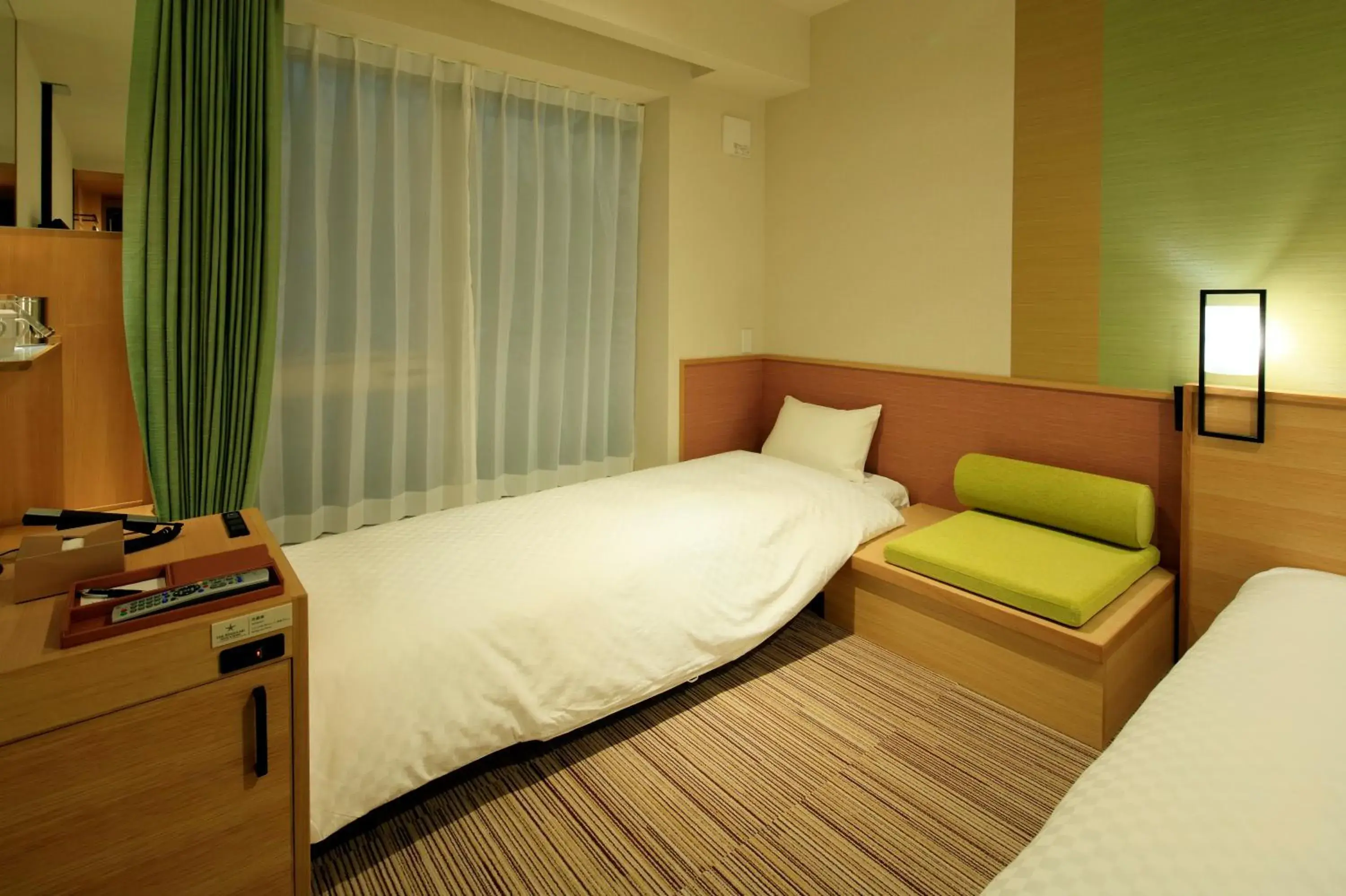 Standard Twin Room with Sofa Bed - Non-Smoking in THE SINGULARI HOTEL & SKYSPA at UNIVERSAL STUDIOS JAPAN Standard Twin Room with Sofa Bed - Non-Smoking in THE SINGULARI HOTEL & SKYSPA at UNIVERSAL STUDIOS JAPAN