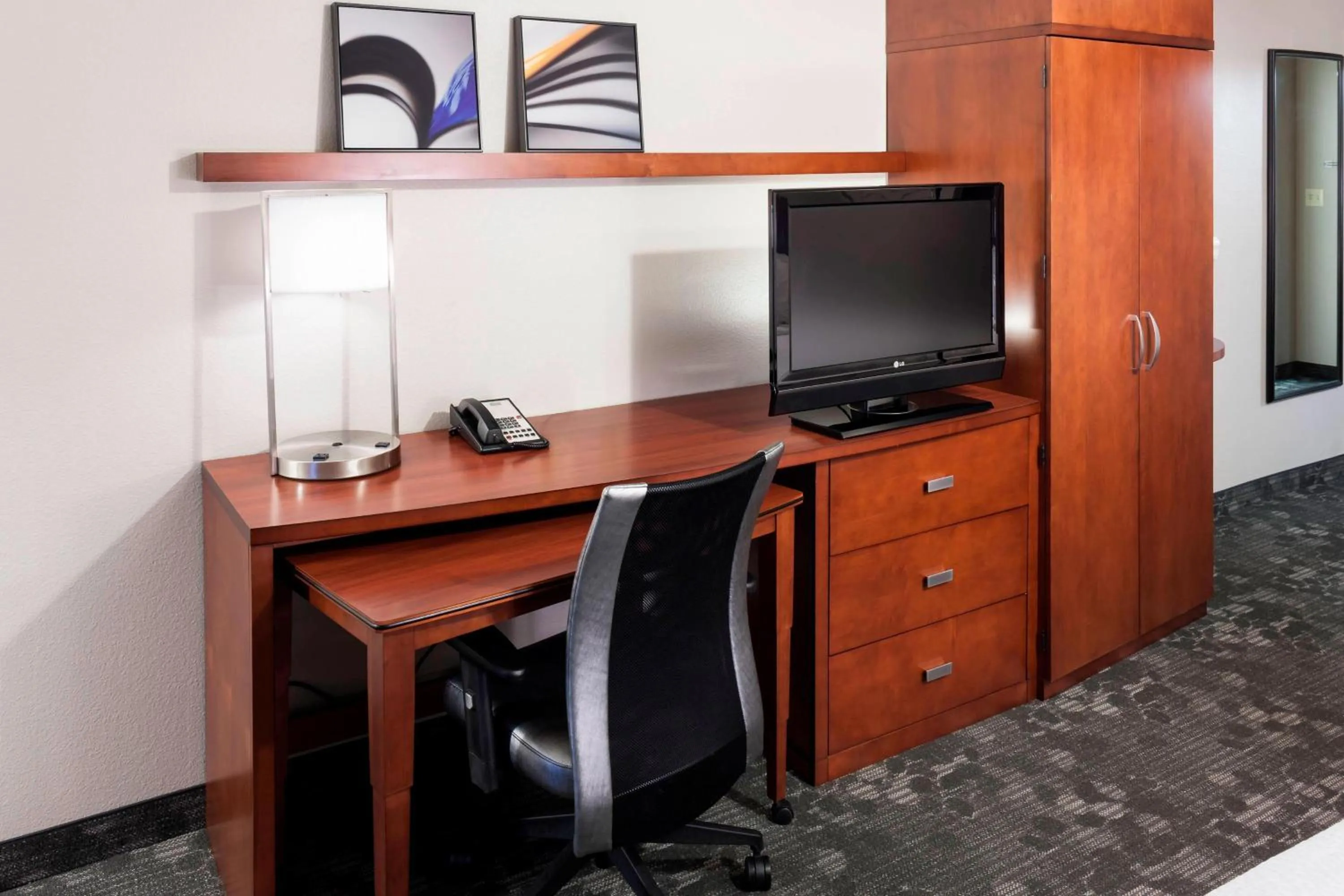 Photo of the whole room in Courtyard by Marriott Phoenix West/Avondale