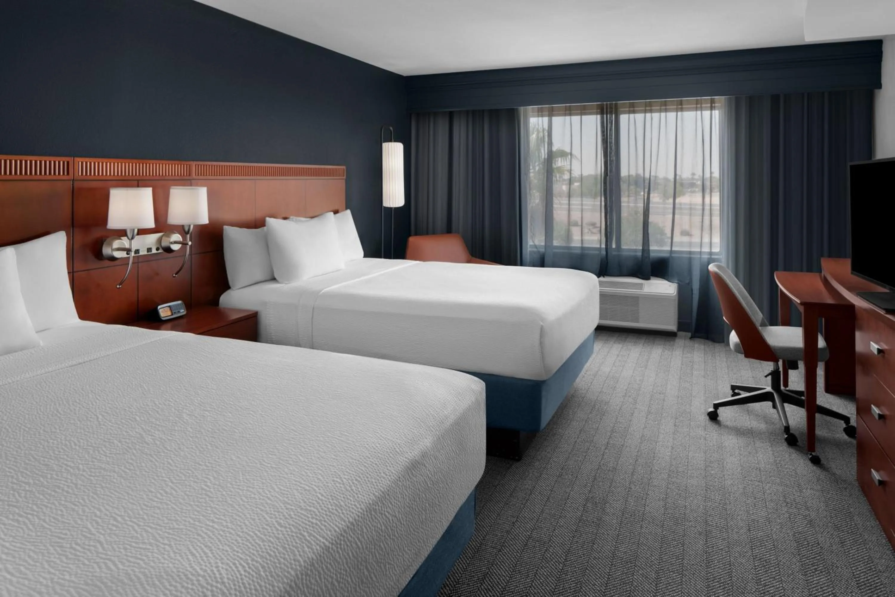 Photo of the whole room, Bed in Courtyard by Marriott Phoenix West/Avondale