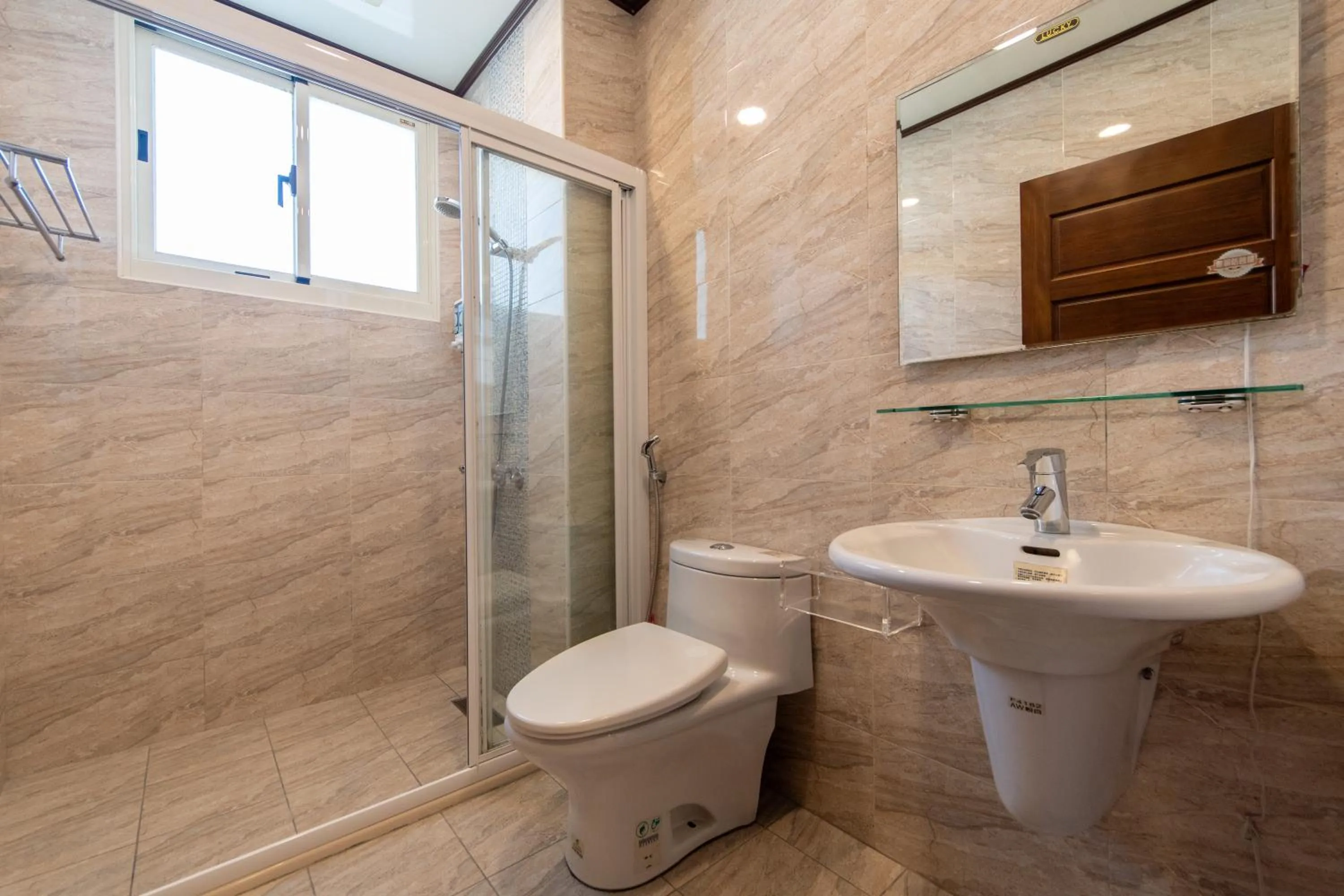 Shower in Tu Wei 192 Homestay