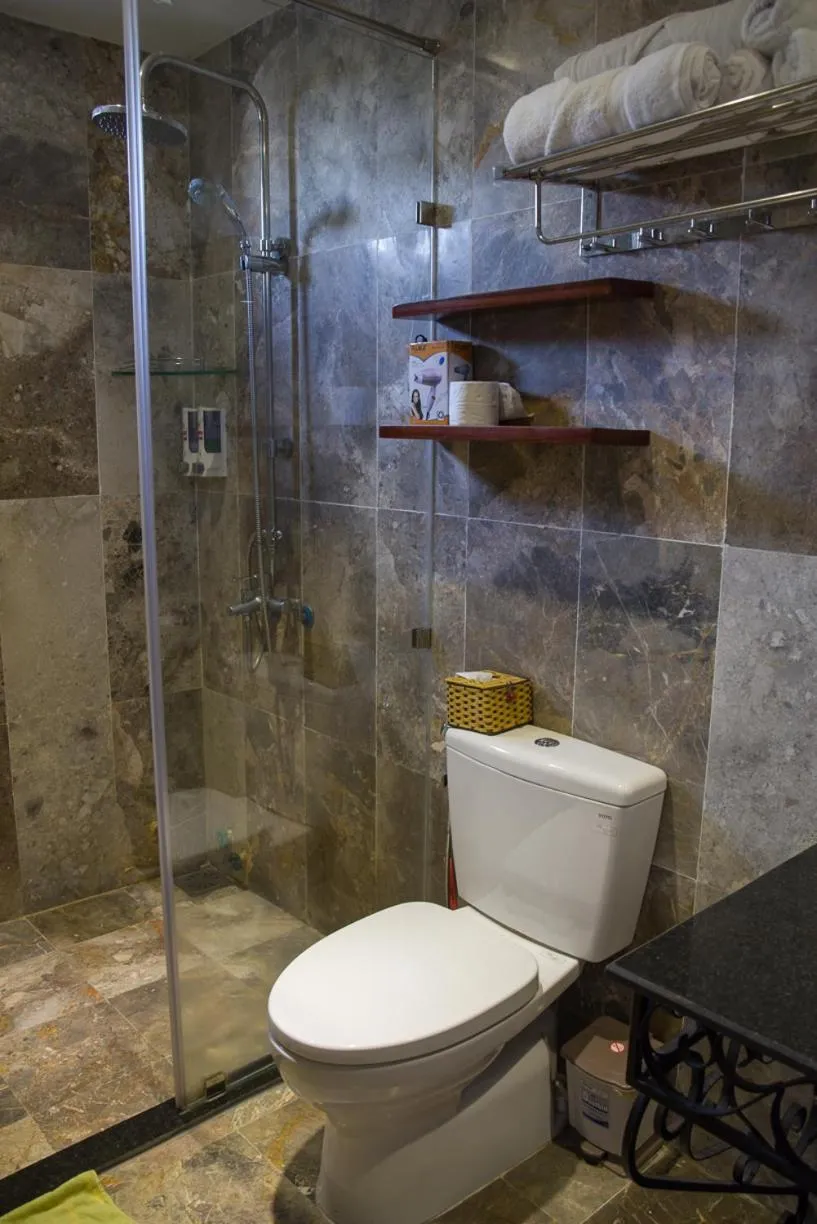 Toilet in Ngo House Villa