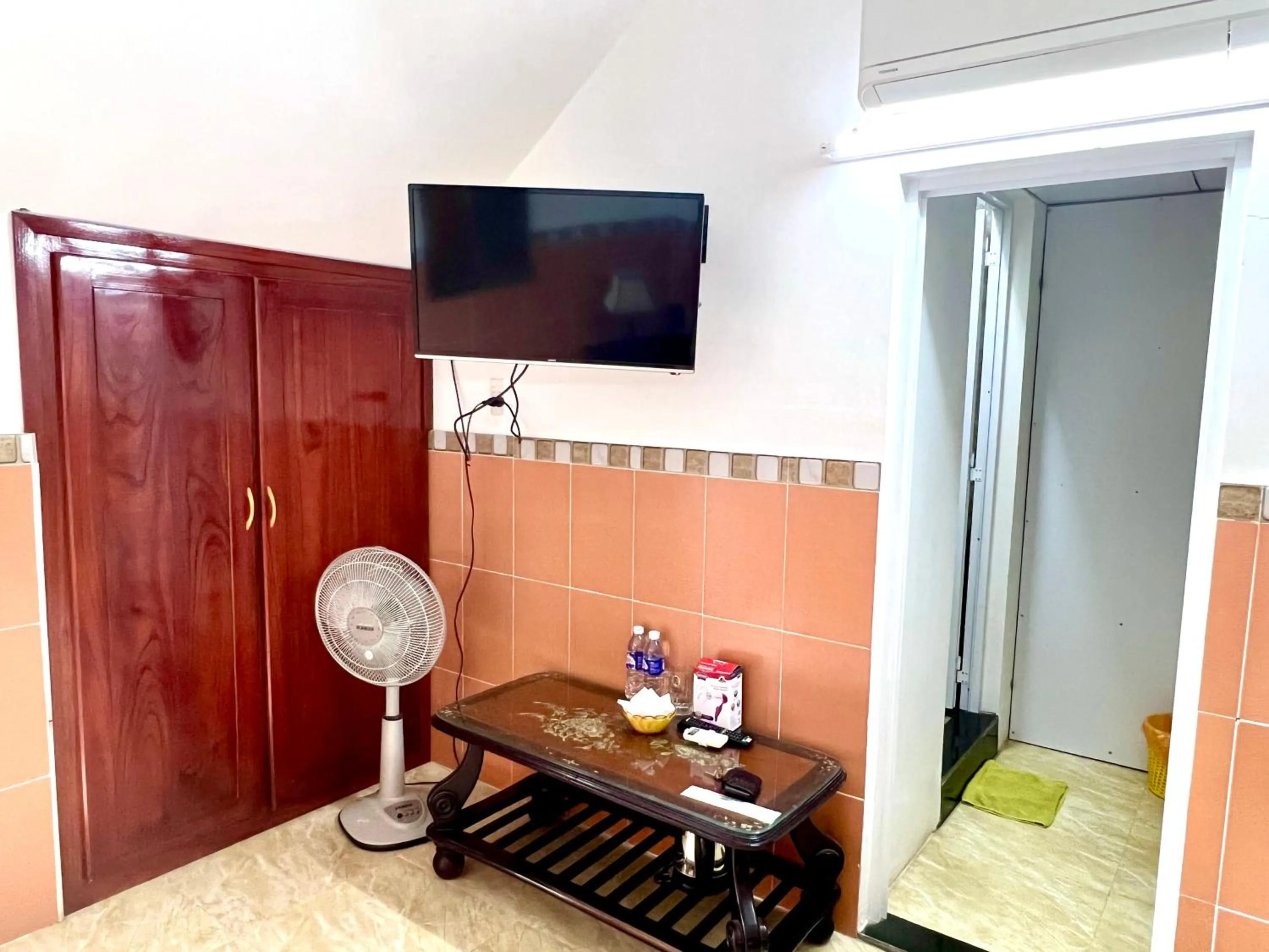 TV and multimedia in Ngo House Villa