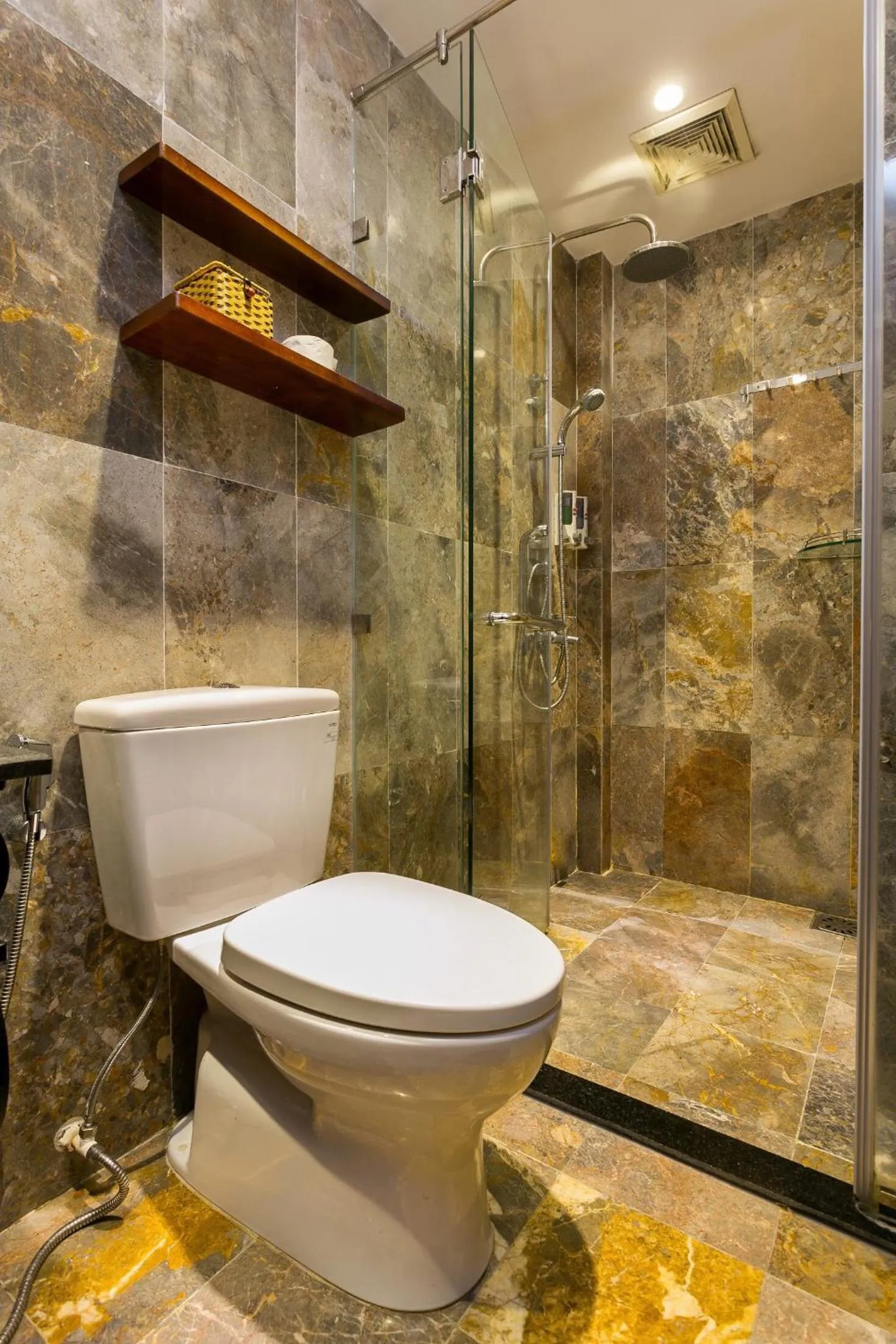 Toilet in Ngo House Villa