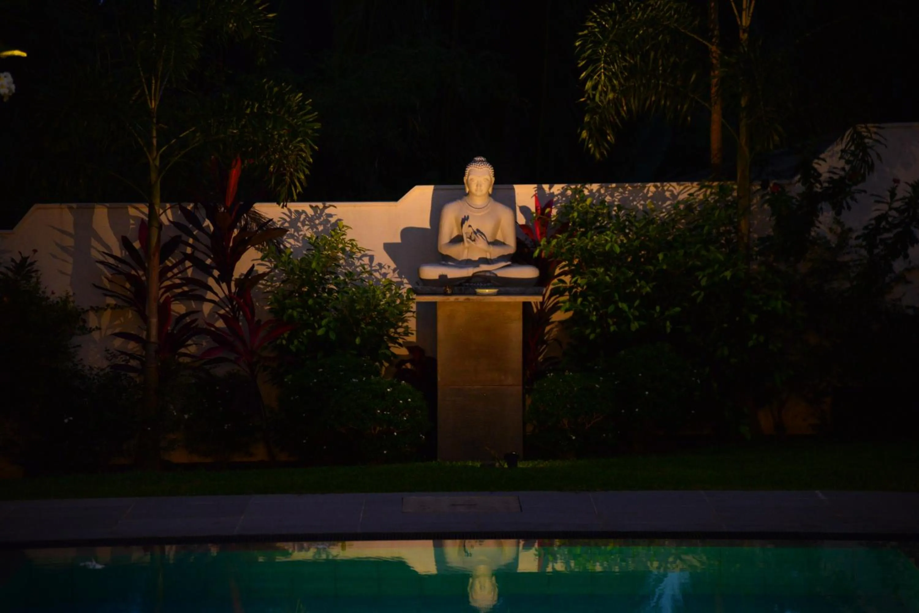 Night in Boutique Villa Shanthi