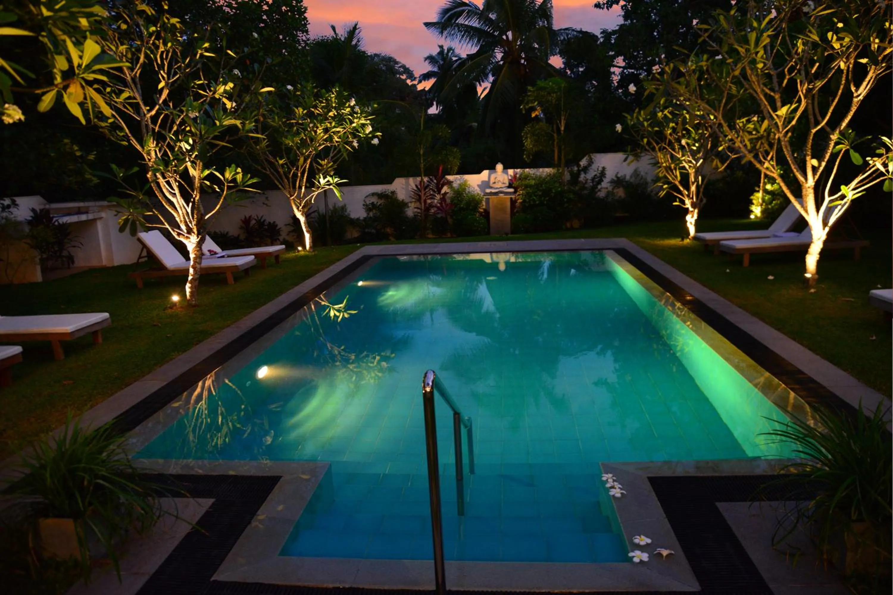 Night in Boutique Villa Shanthi