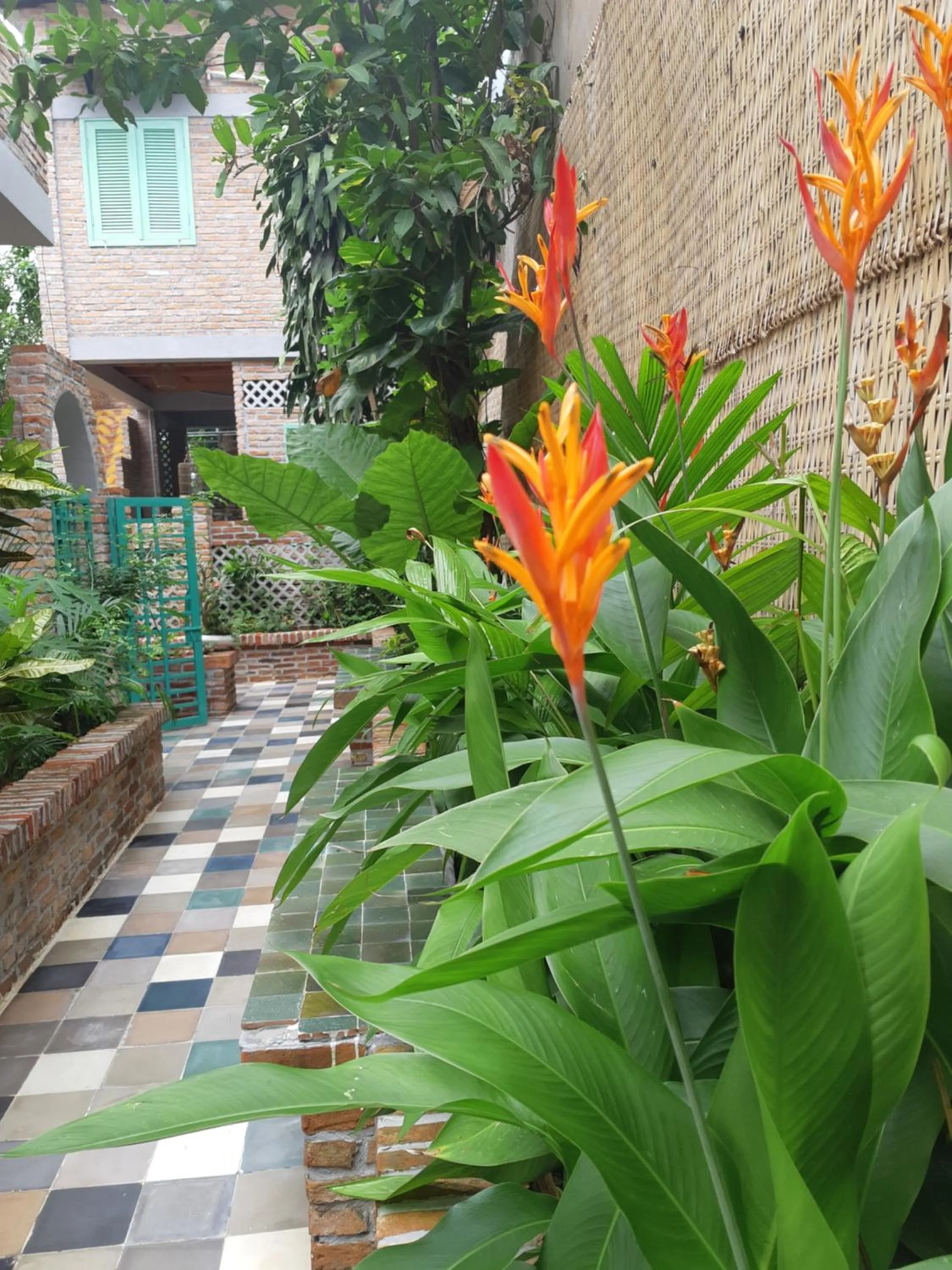 Nam Thi Holiday Home