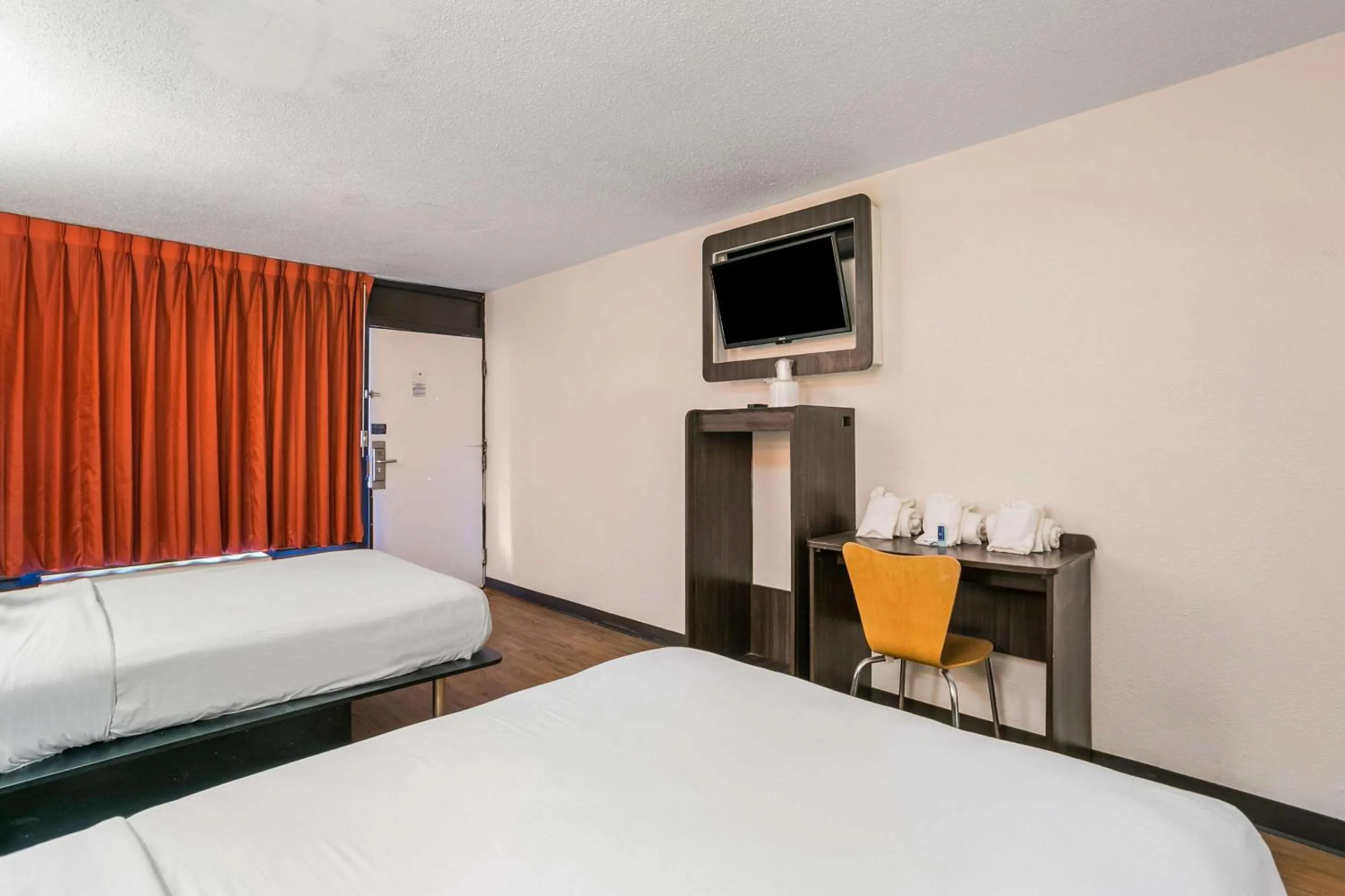 Photo of the whole room in Rodeway Inn Baltimore - Inner Harbor South