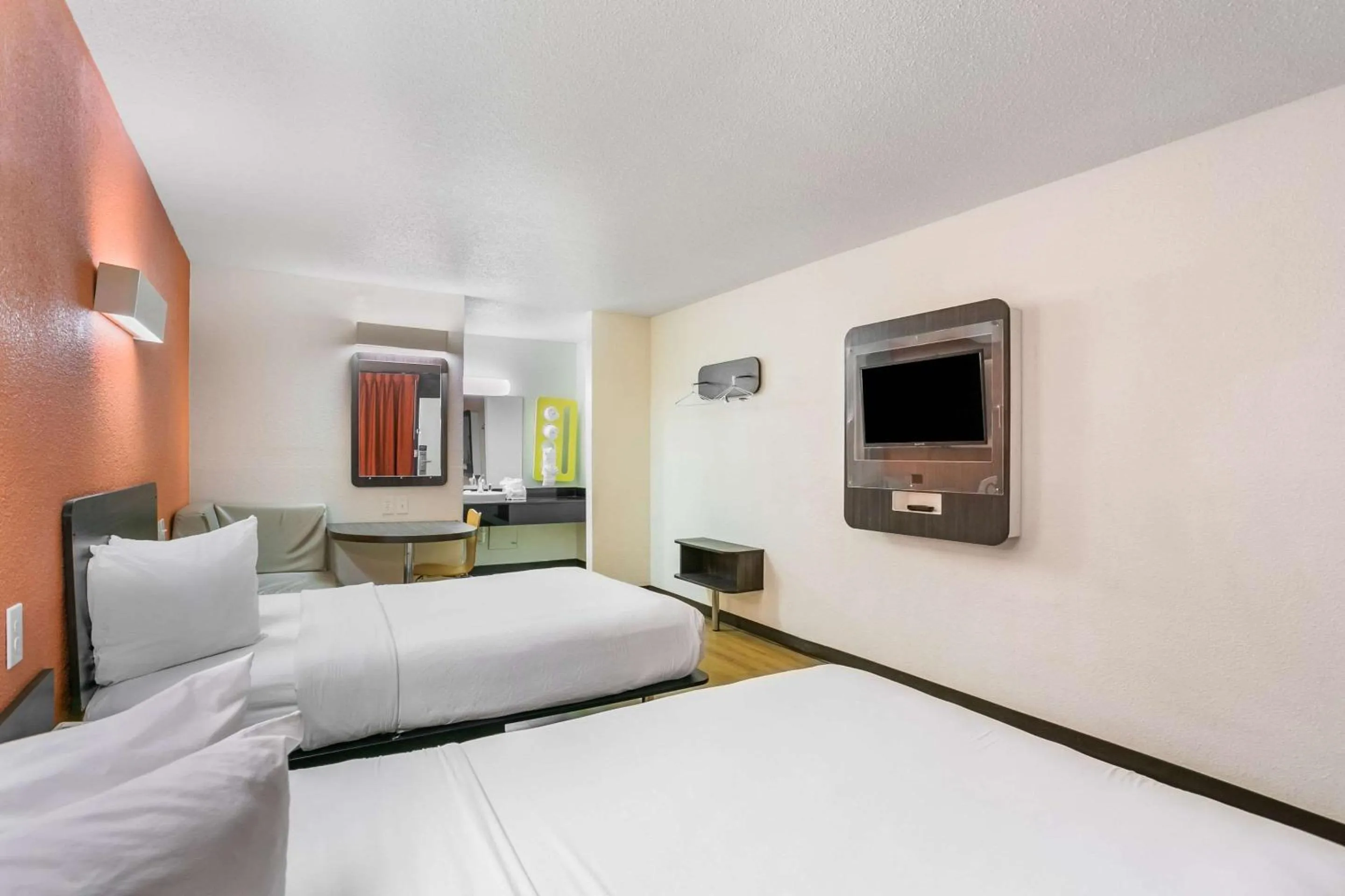 Photo of the whole room in Rodeway Inn Baltimore - Inner Harbor South