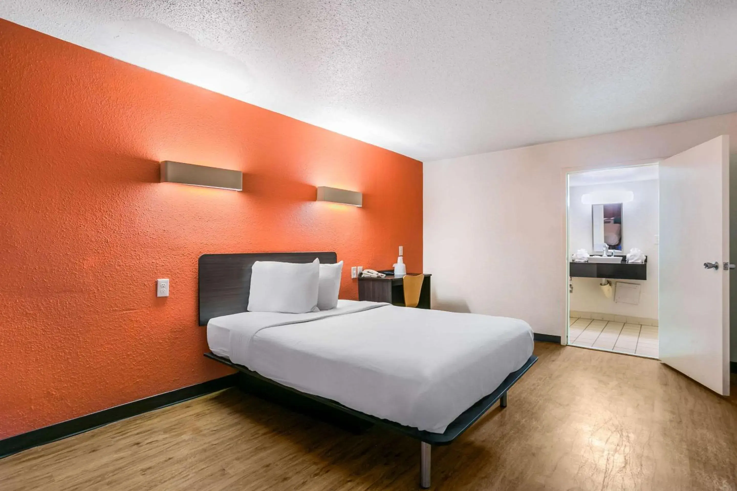 Photo of the whole room in Rodeway Inn Baltimore - Inner Harbor South Photo of the whole room in Rodeway Inn Baltimore - Inner Harbor South