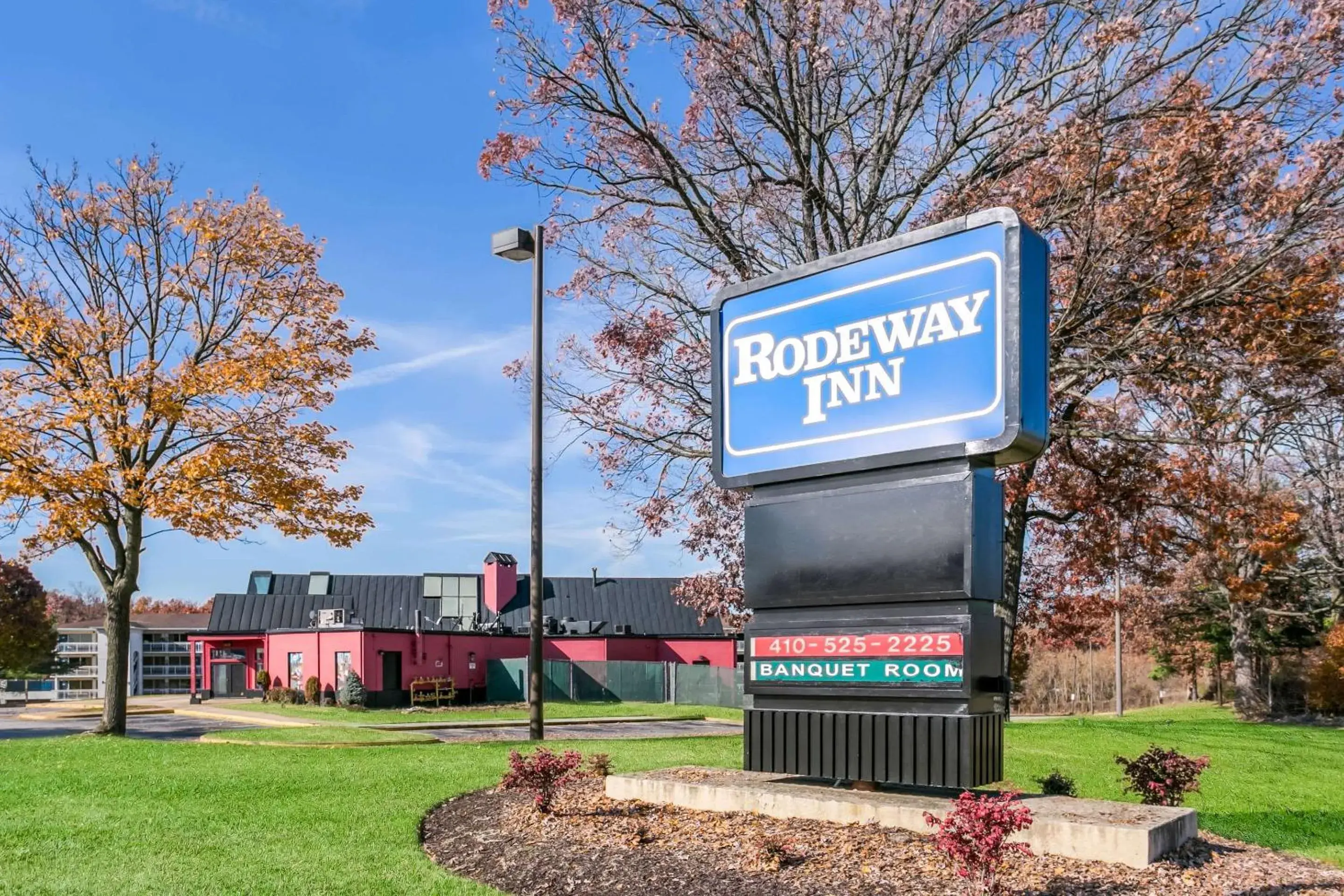Property building in Rodeway Inn Baltimore - Inner Harbor South Property building in Rodeway Inn Baltimore - Inner Harbor South