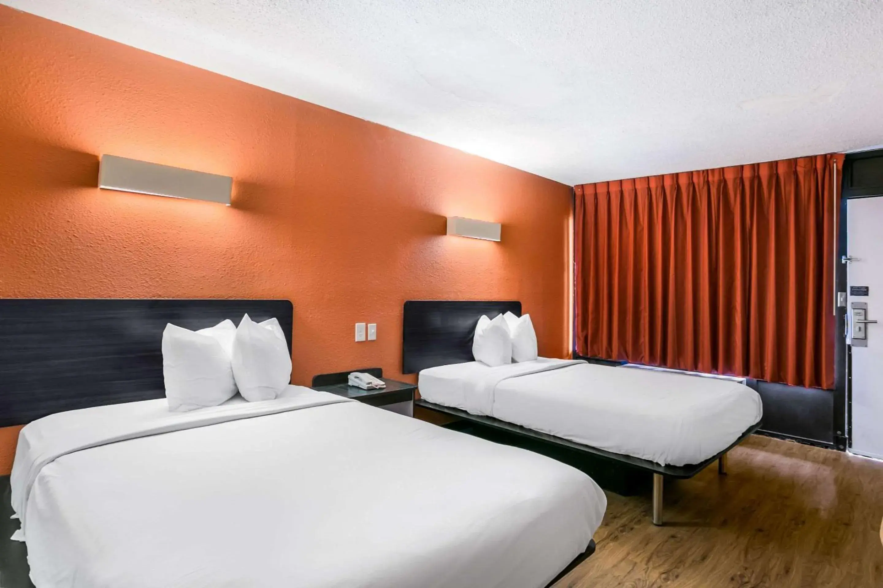 Photo of the whole room in Rodeway Inn Baltimore - Inner Harbor South Photo of the whole room in Rodeway Inn Baltimore - Inner Harbor South