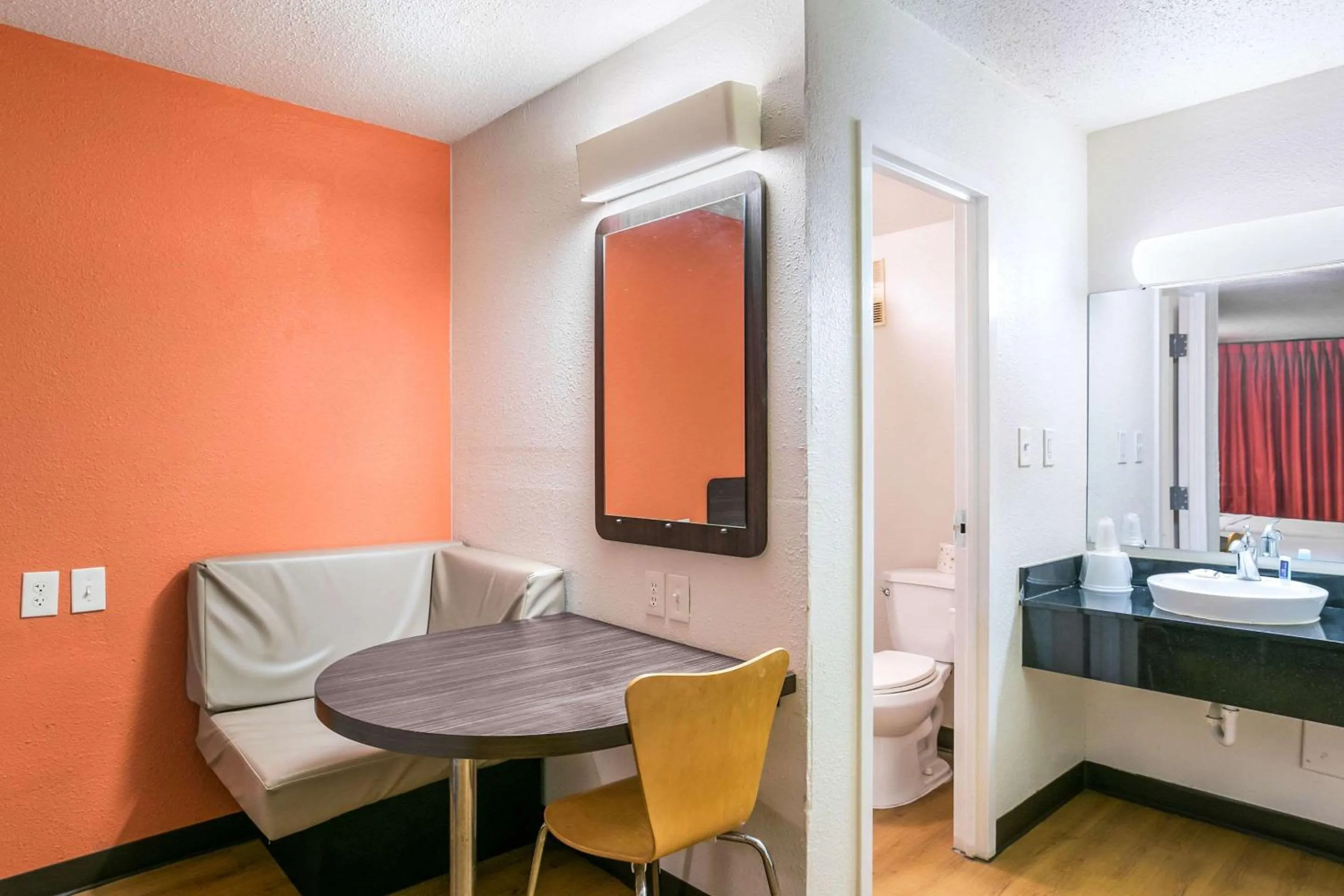 Photo of the whole room in Rodeway Inn Baltimore - Inner Harbor South