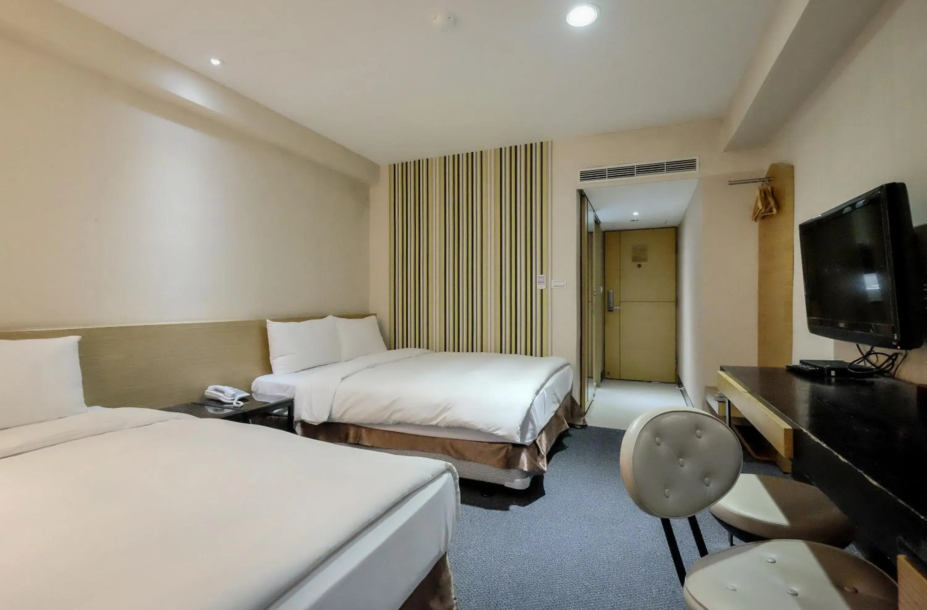 Bedroom, Bed in Country Garden Hotel Bedroom, Bed in Country Garden Hotel