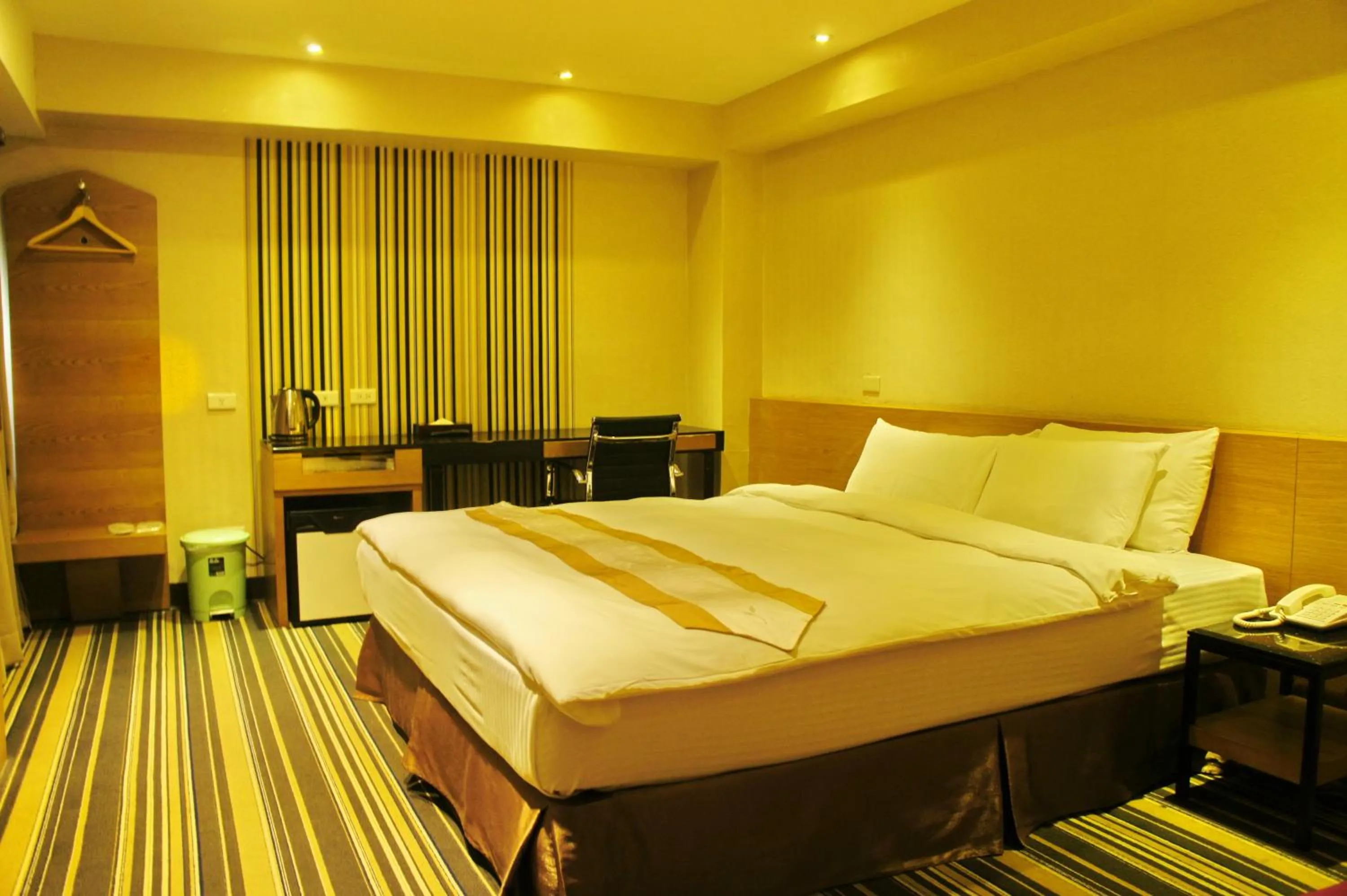 Bedroom, Bed in Country Garden Hotel