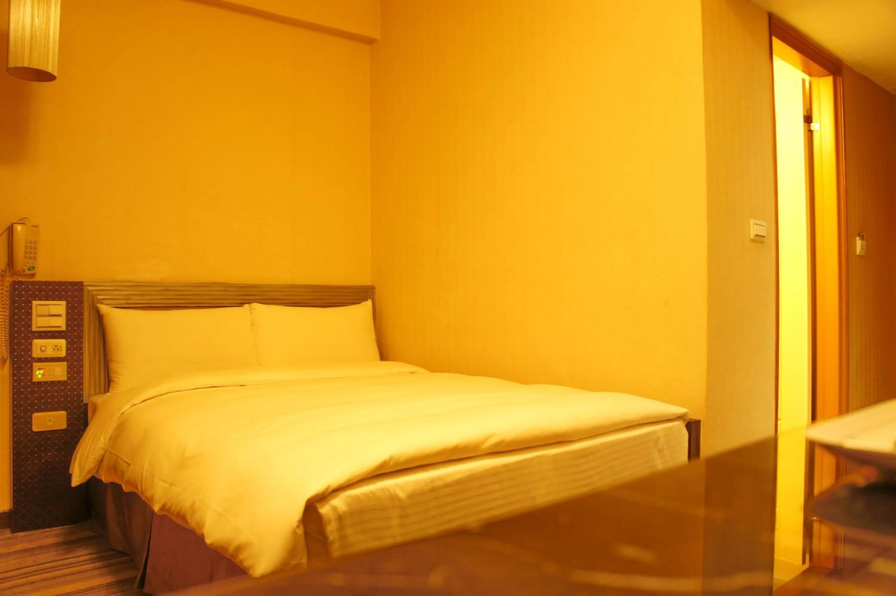 Bedroom, Bed in Country Garden Hotel