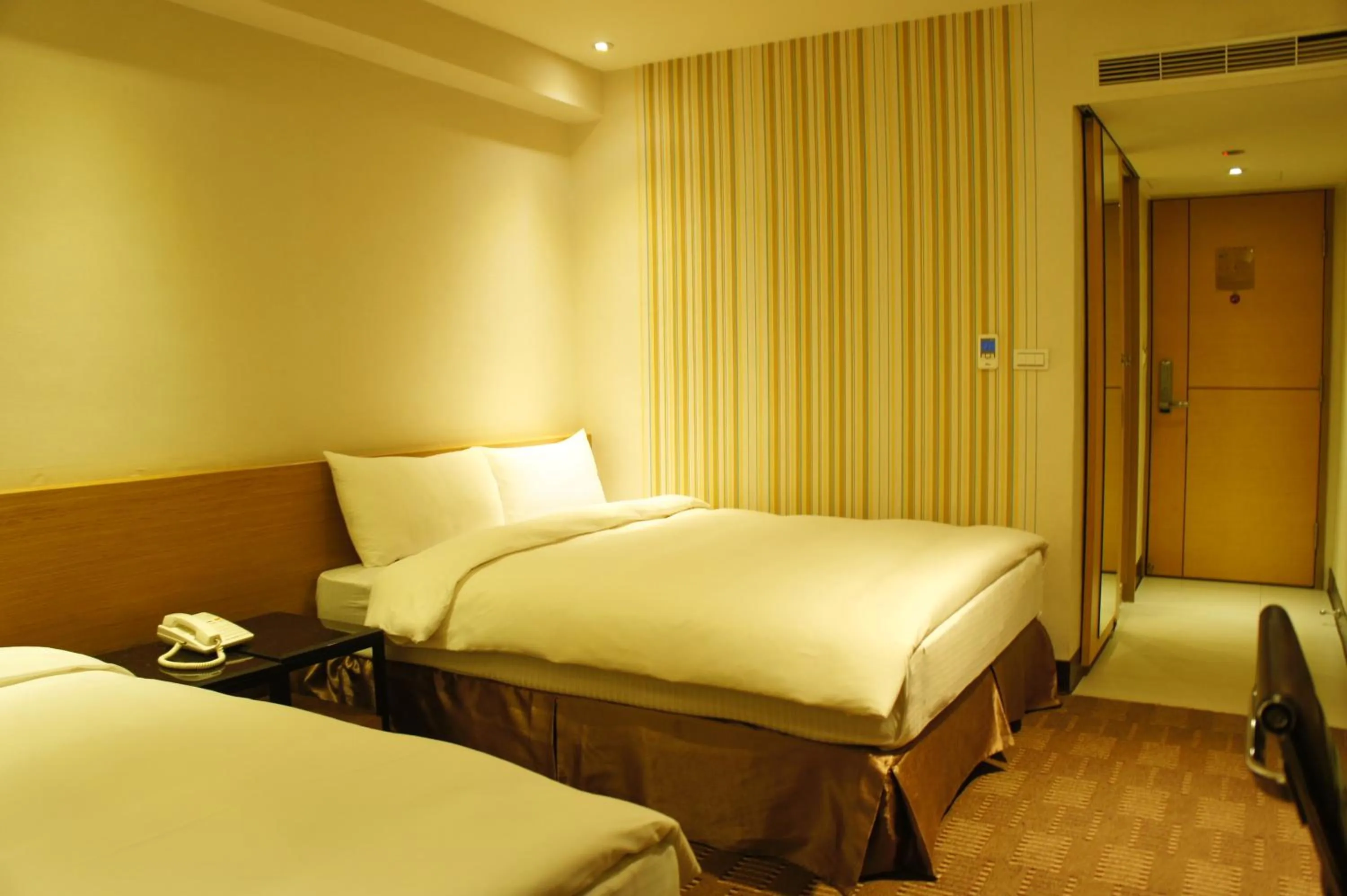 Bedroom, Bed in Country Garden Hotel