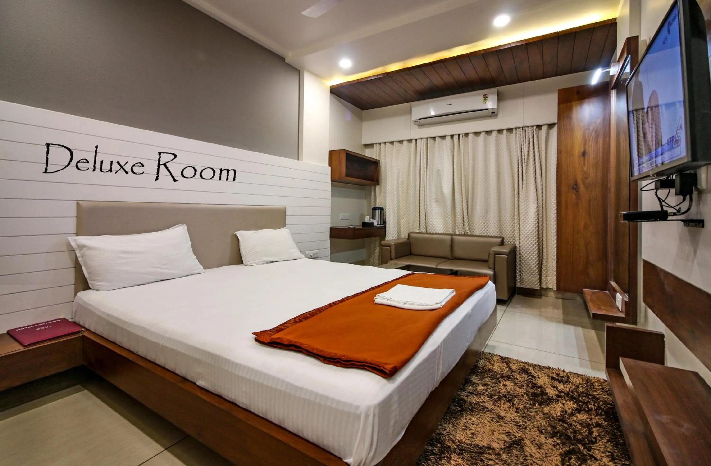 Bed in Hotel Midtown