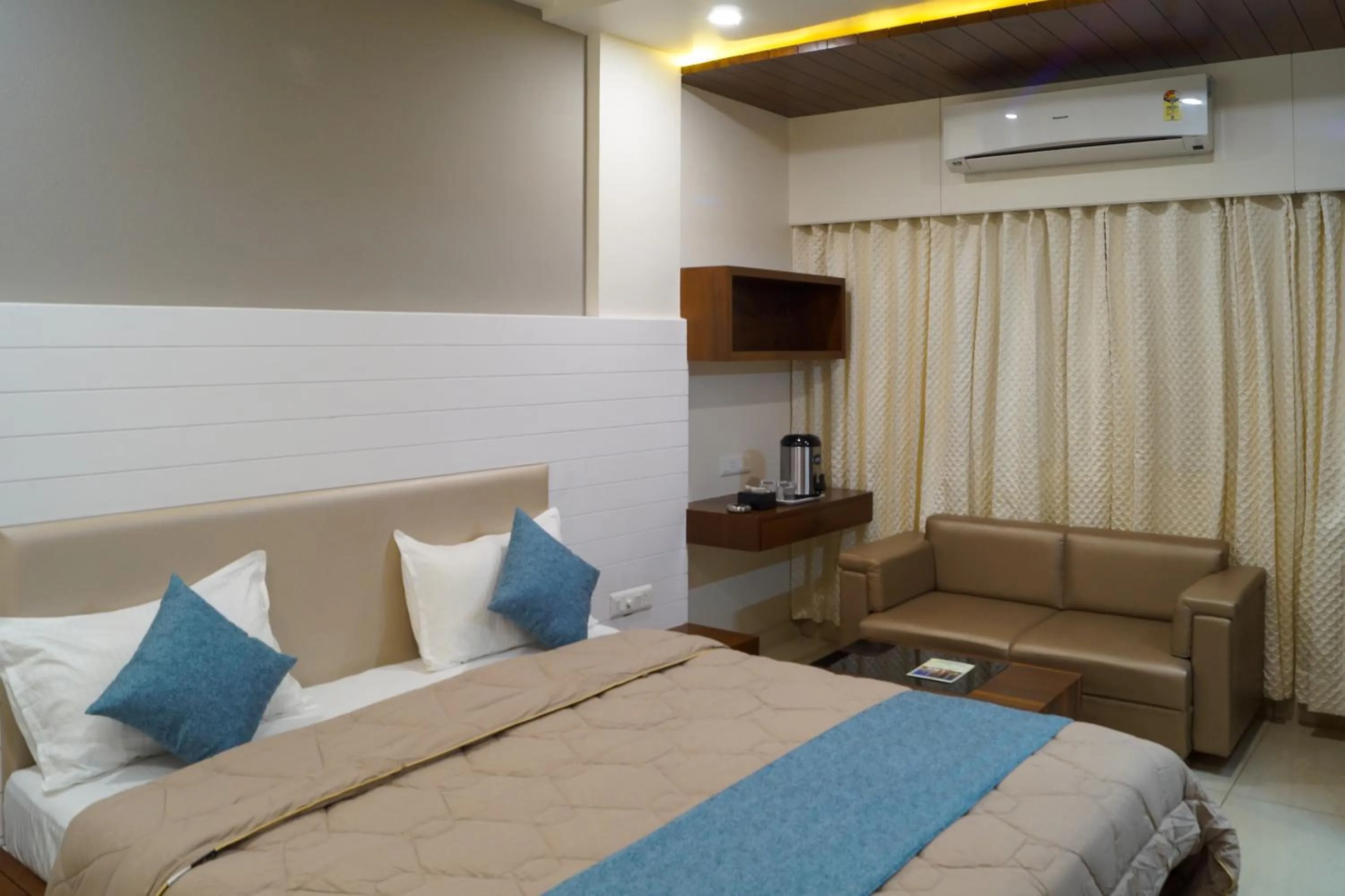 Bedroom, Bed in Hotel Midtown